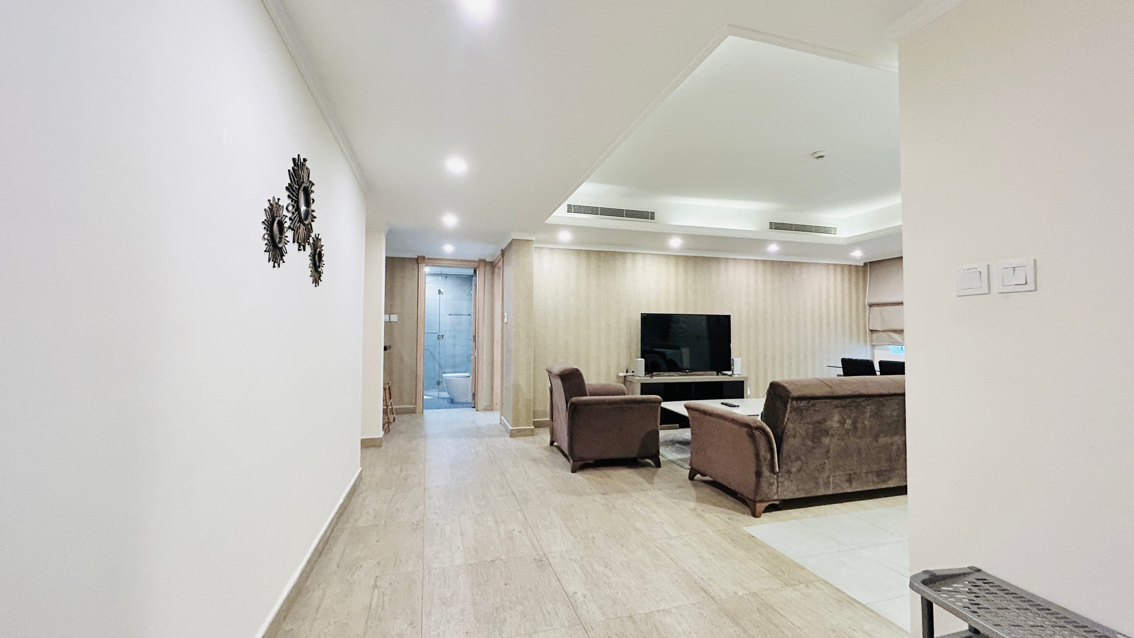 AMENITIES | SPACIOUS | CITYVIEW  | BRIGHT LIGHTING