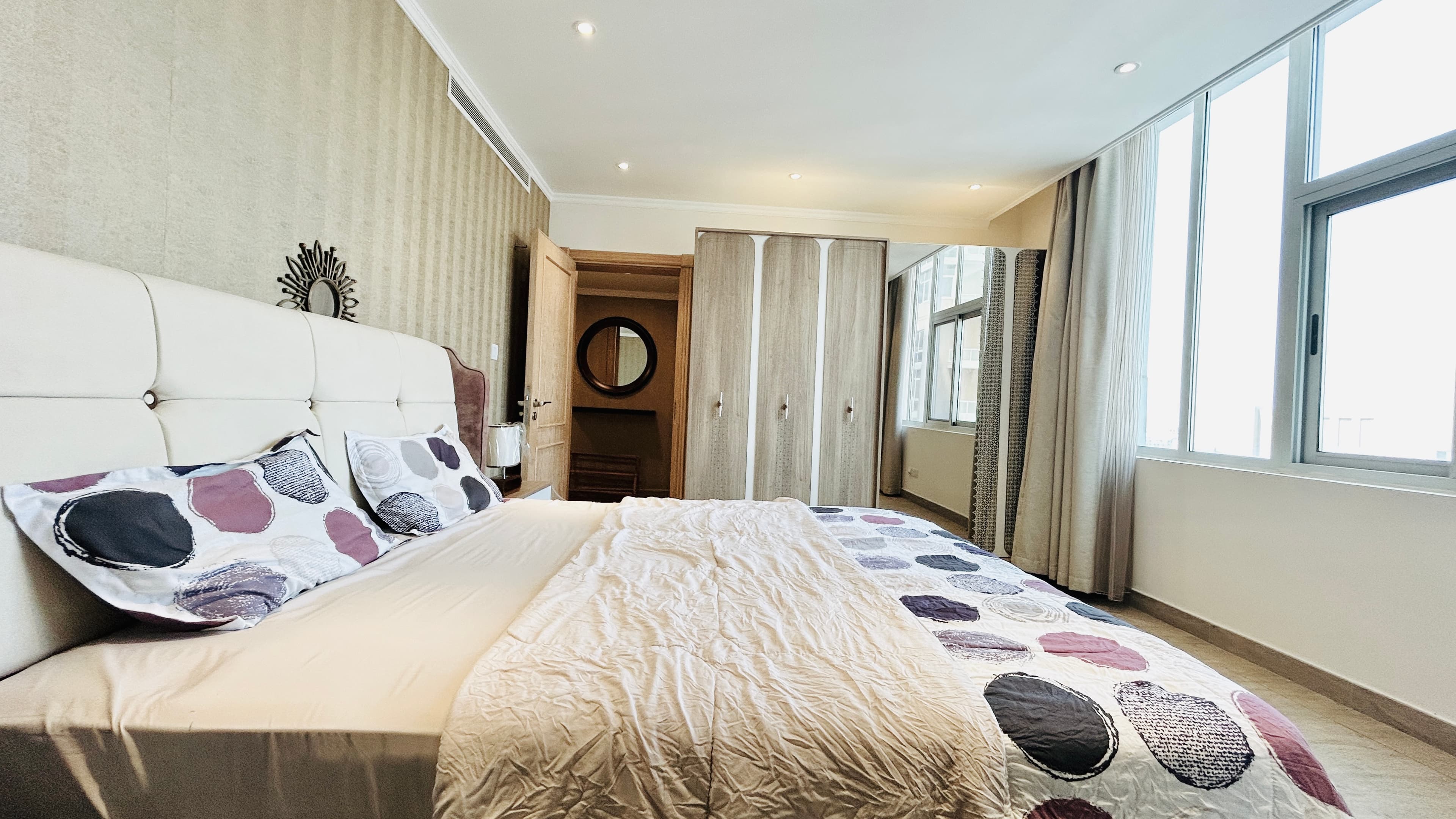 AMENITIES | SPACIOUS | CITYVIEW  | BRIGHT LIGHTING