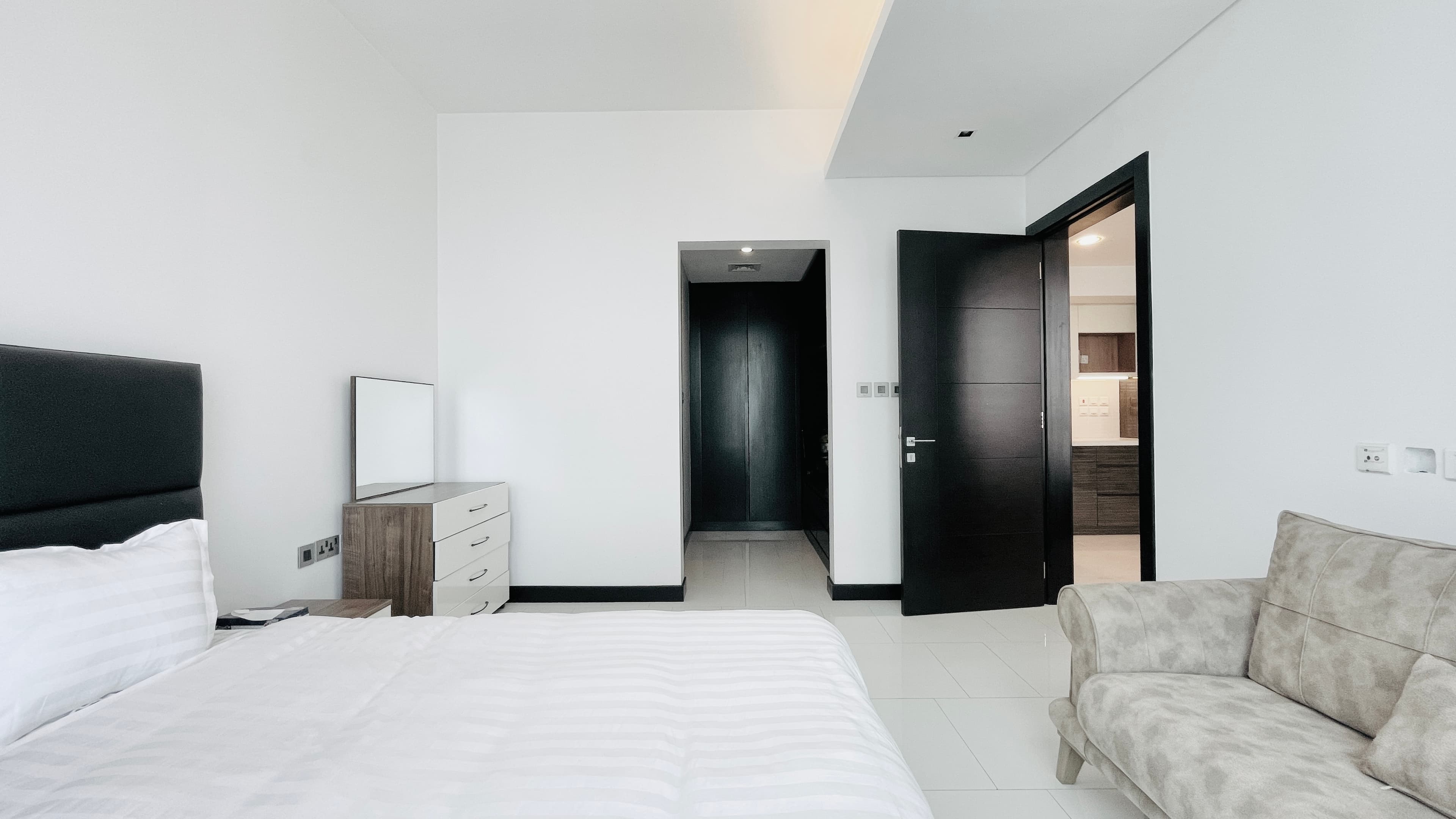 PARTIAL SEA VIEW | SPACIOUS ROOMS | GREAT FACILITIES