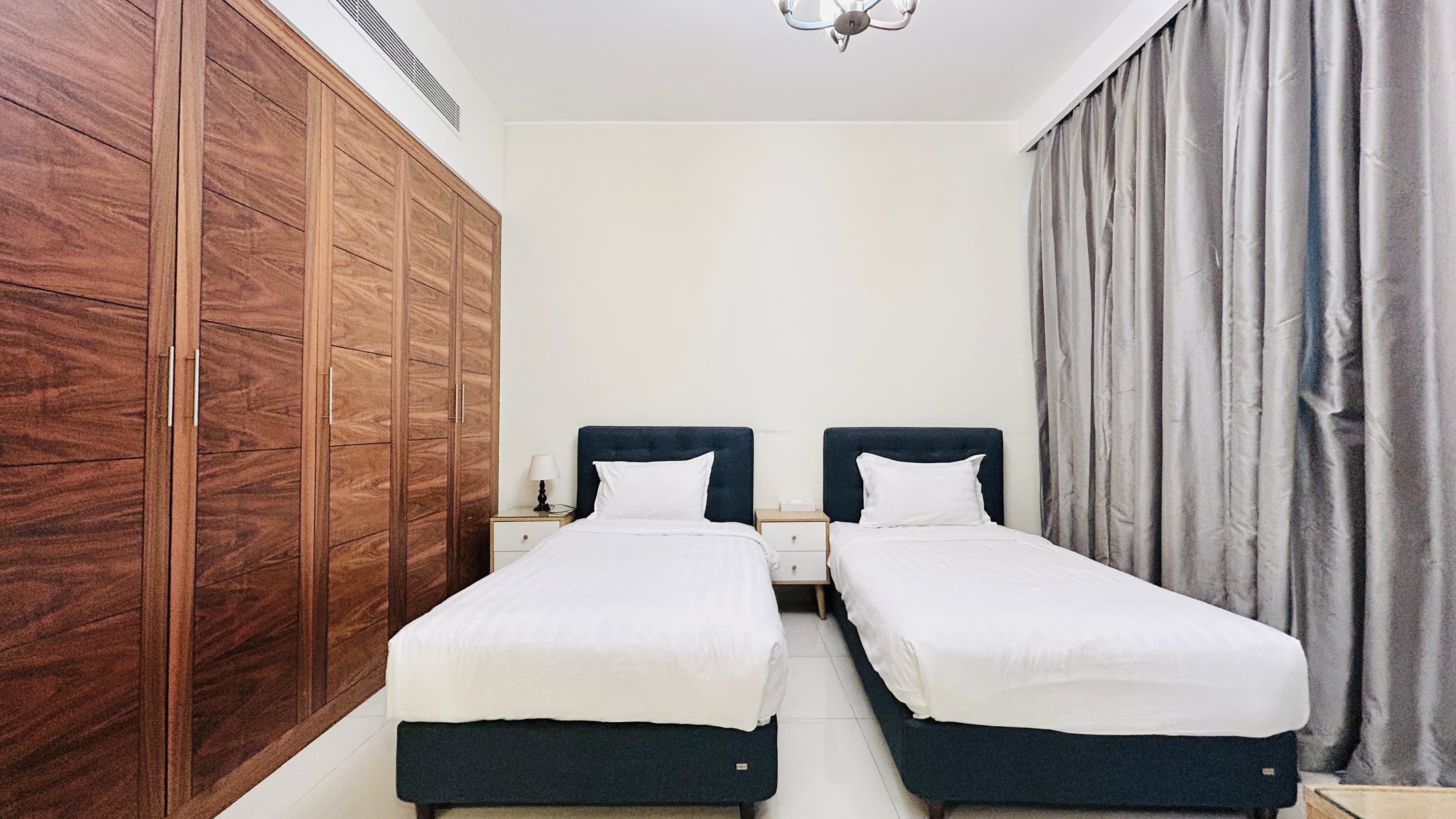 BALCONY | CITYVIEW | SPACIOUS ROOMS | GREAT FACILITIES