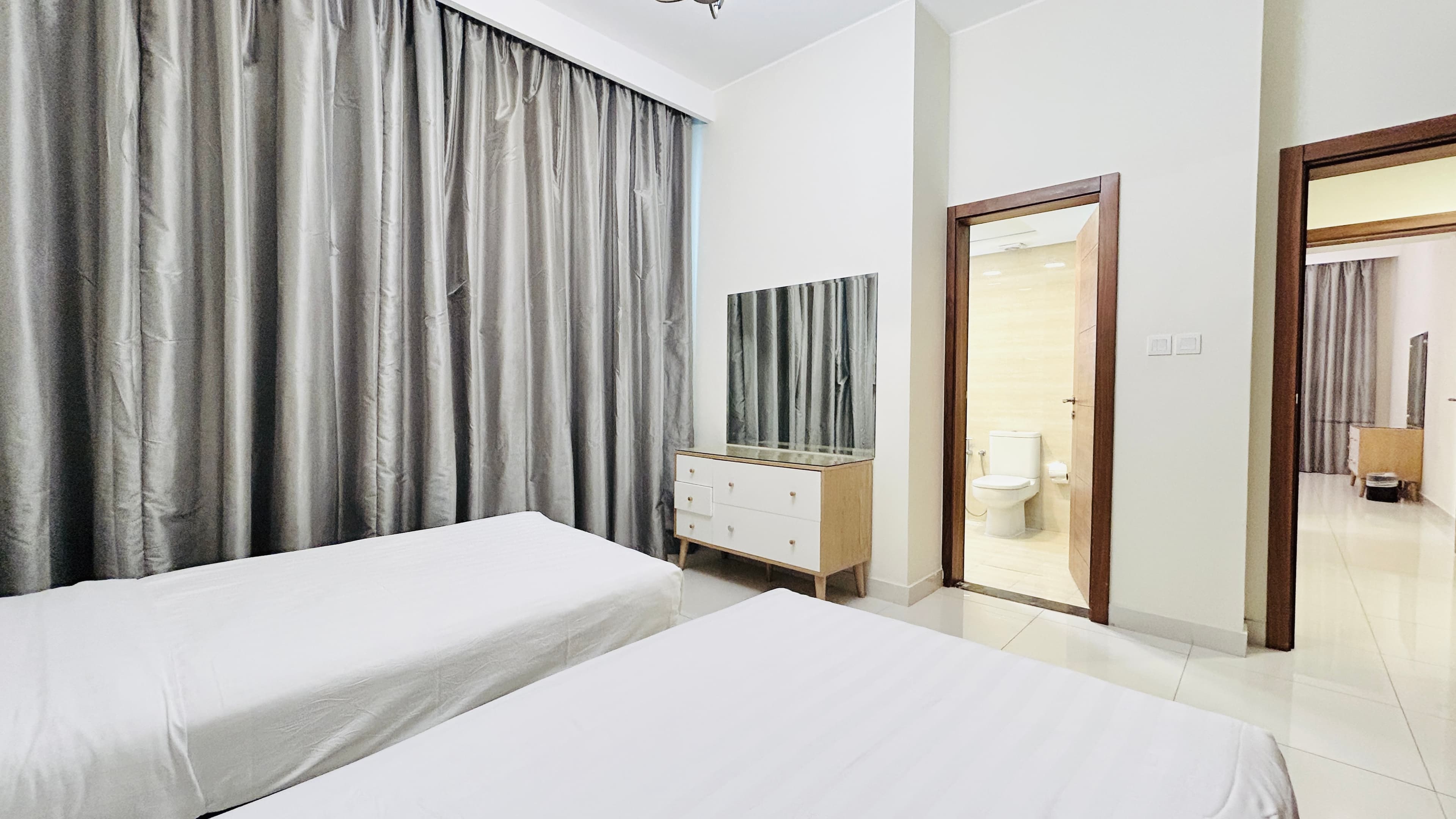 BALCONY | CITYVIEW | SPACIOUS ROOMS | GREAT FACILITIES