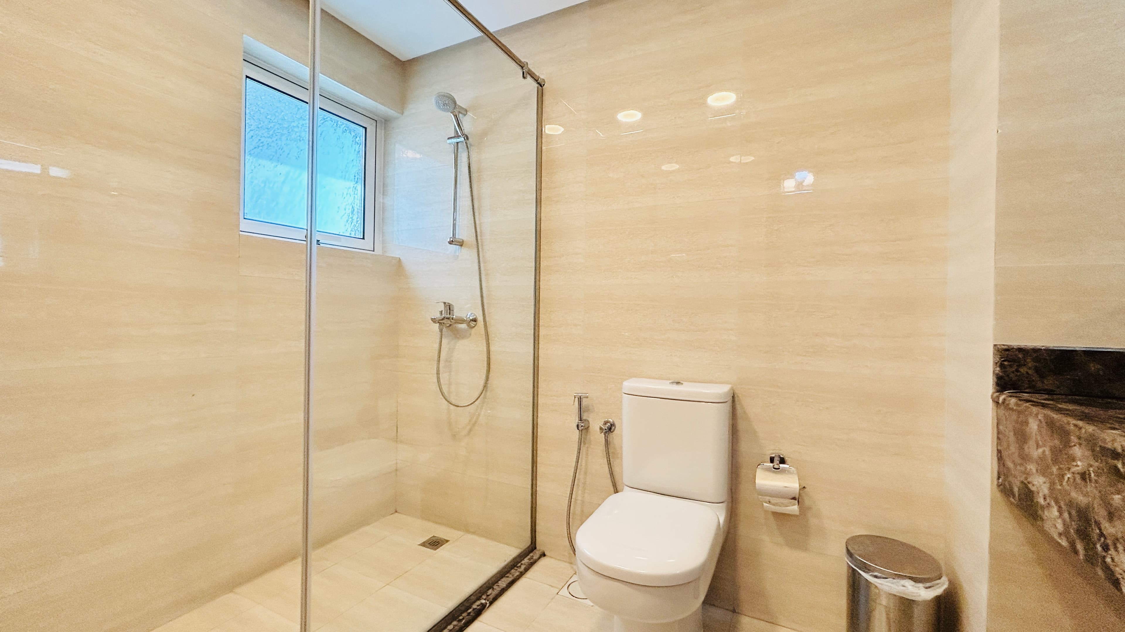 BALCONY | CITYVIEW | SPACIOUS ROOMS | GREAT FACILITIES
