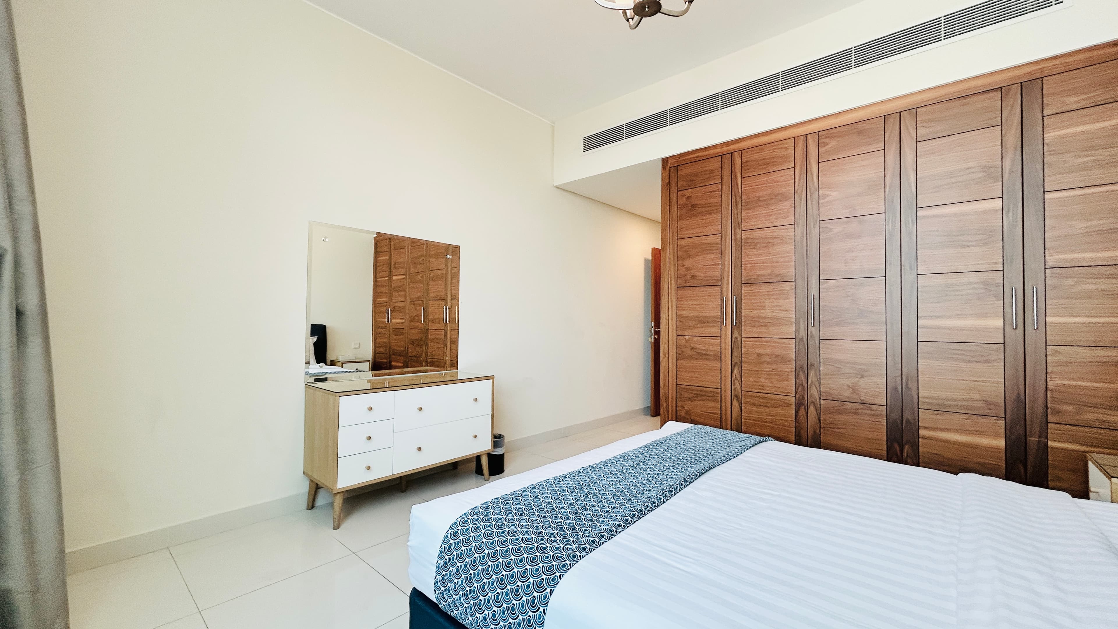BALCONY | CITYVIEW | SPACIOUS ROOMS | GREAT FACILITIES