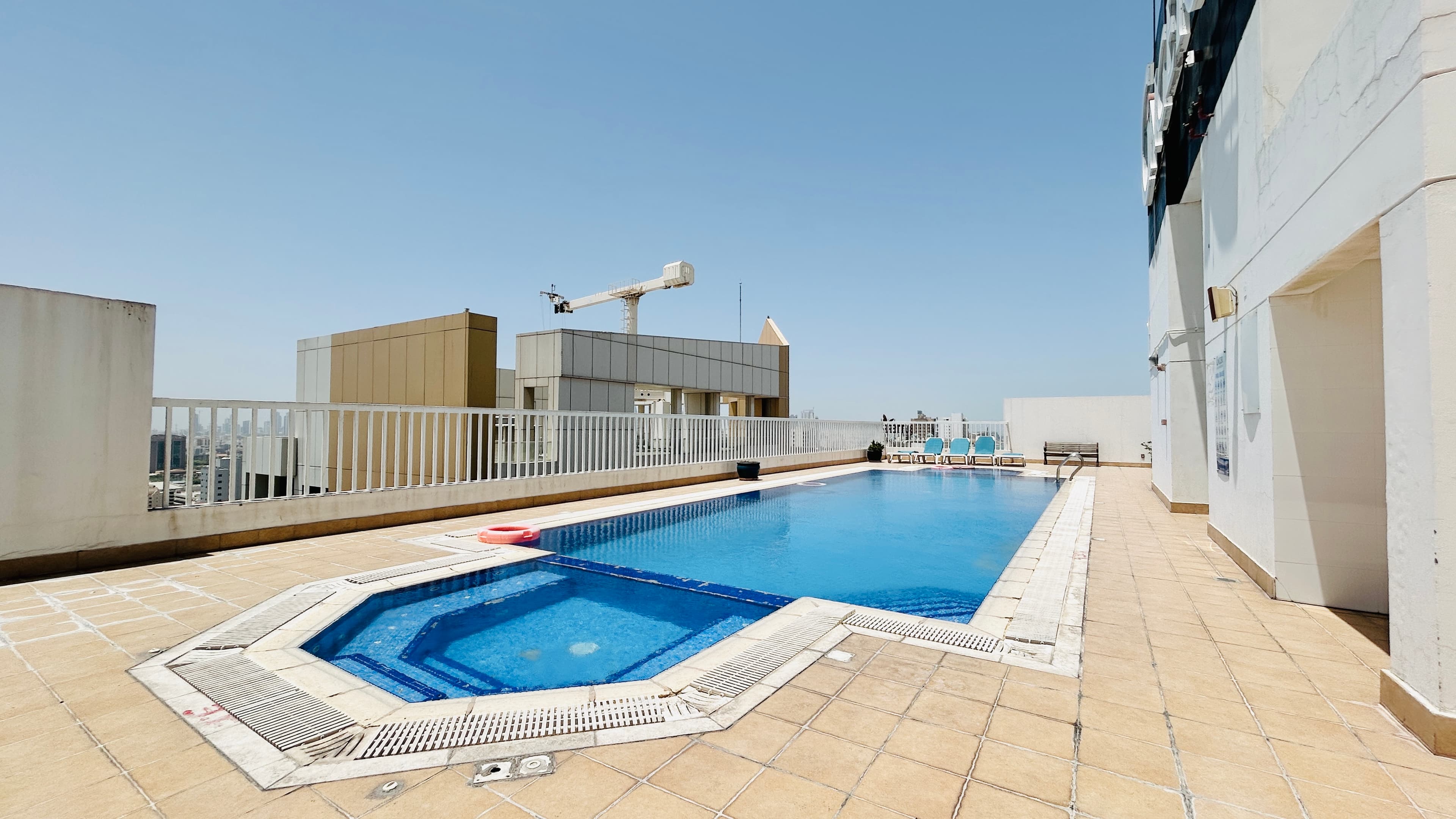 BALCONY | CITYVIEW | SPACIOUS ROOMS | GREAT FACILITIES