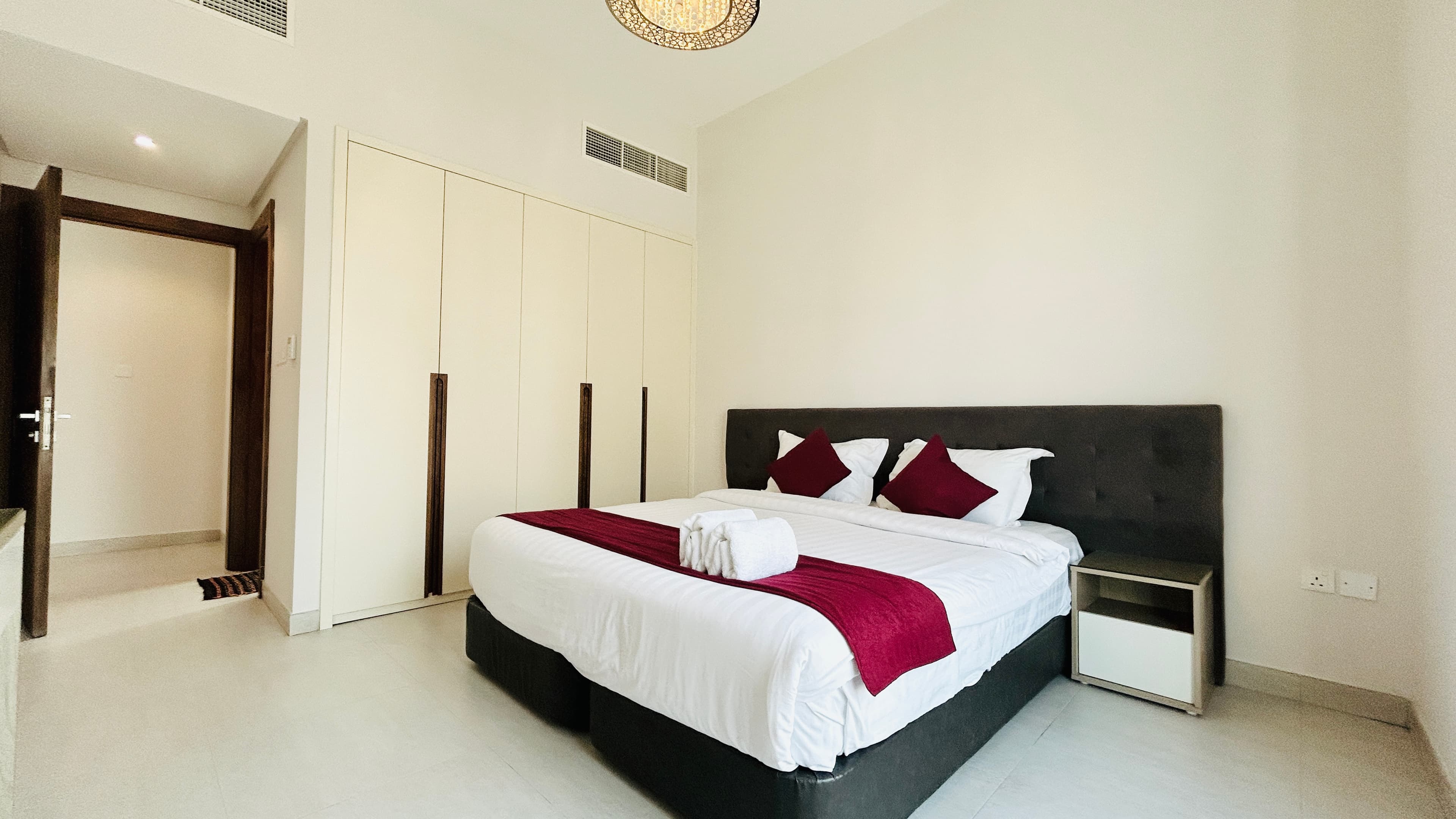 AMENITIES | BALCONY | CITYVIEW | SPACIOUS ROOMS