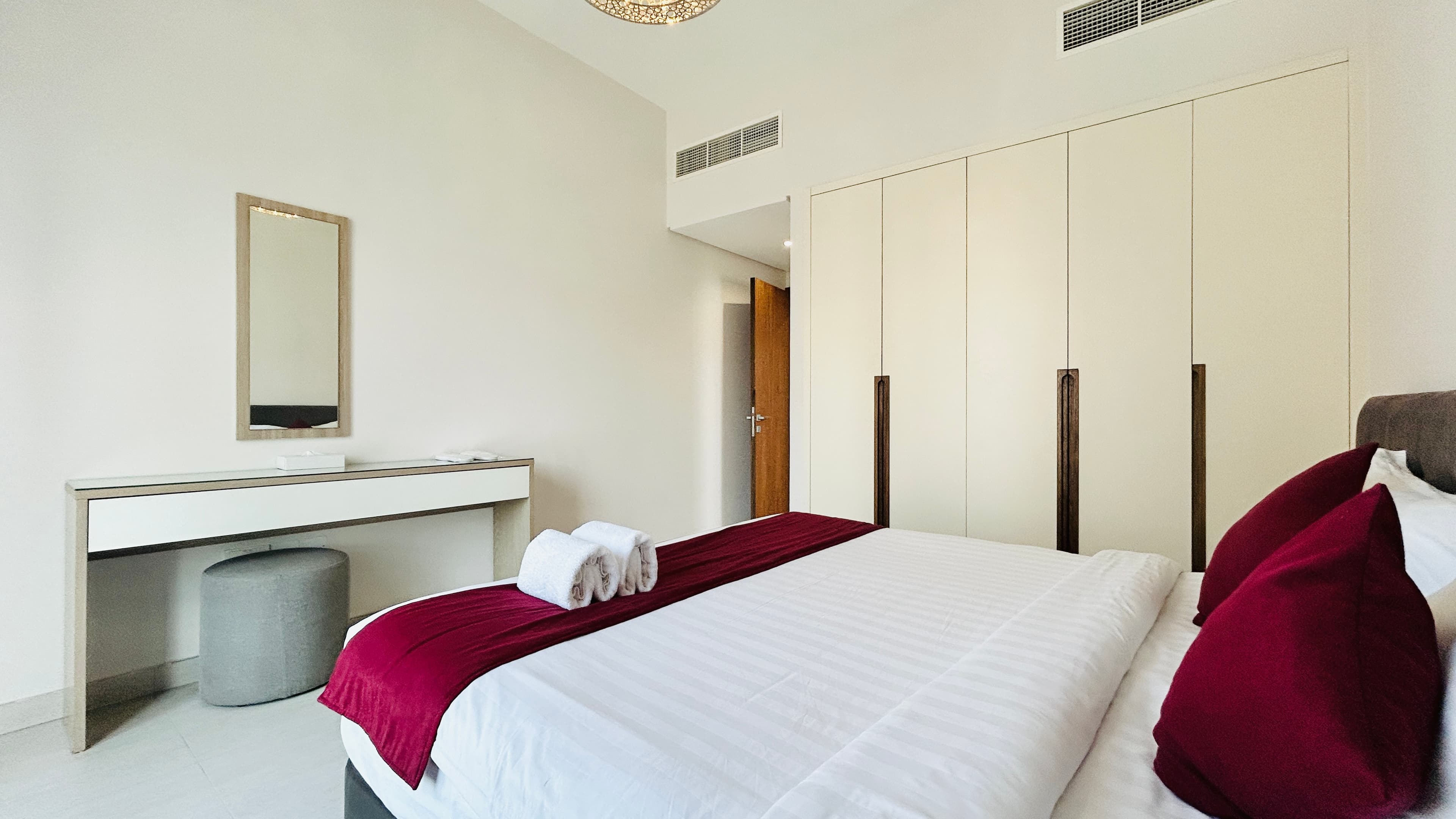 AMENITIES | BALCONY | CITYVIEW | SPACIOUS ROOMS