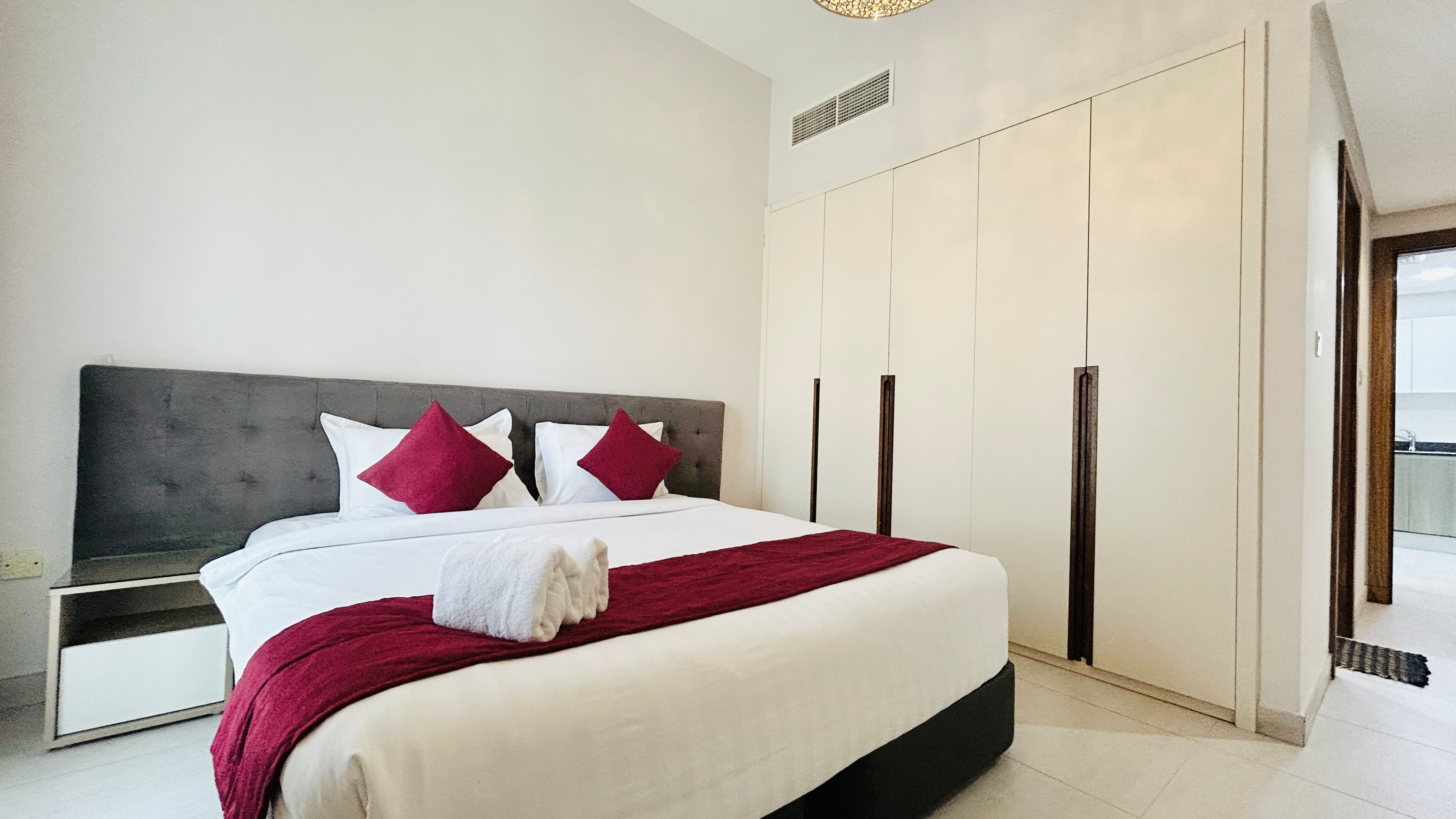 AMENITIES | BALCONY | CITYVIEW | SPACIOUS ROOMS