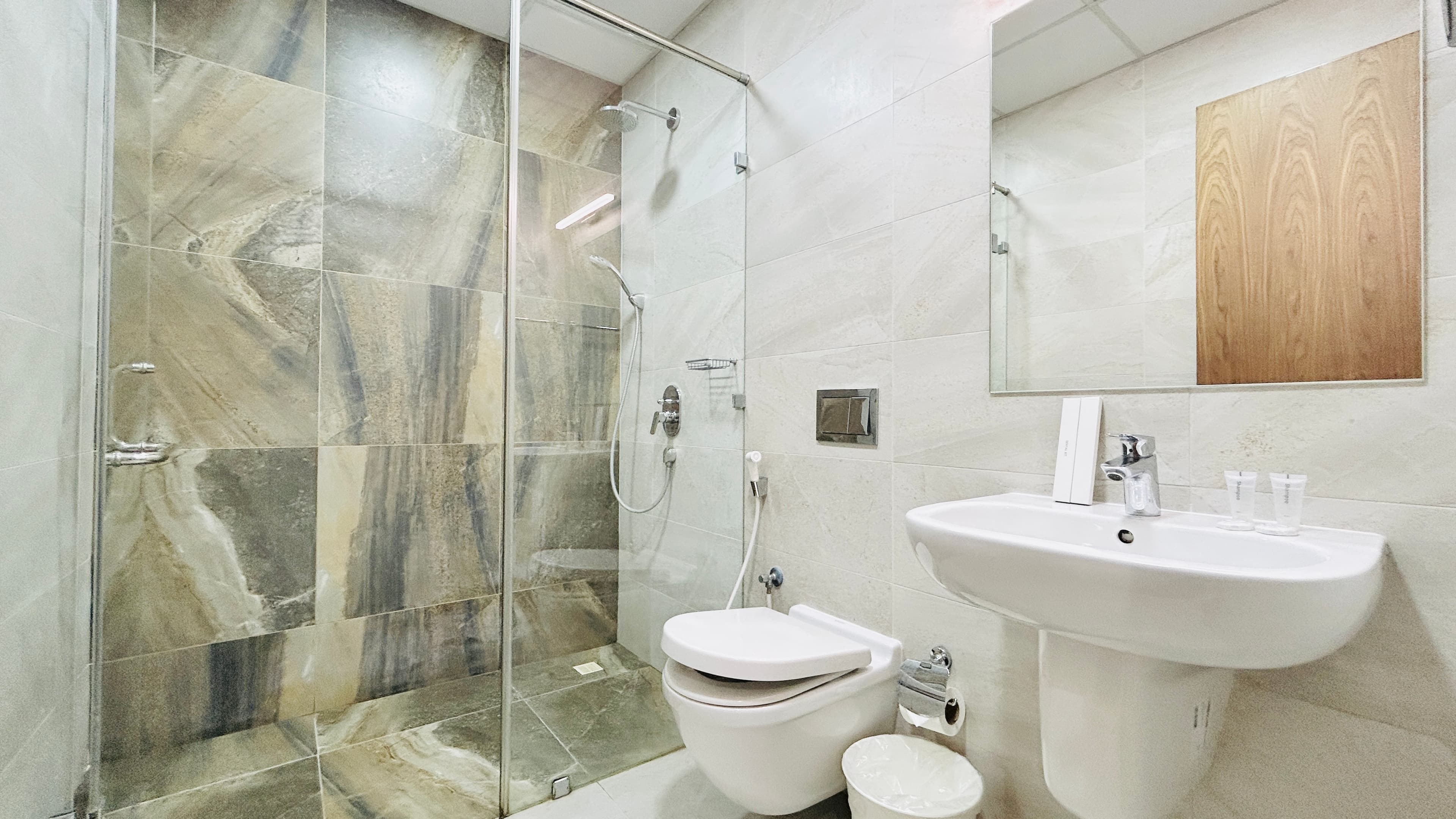 AMENITIES | BALCONY | CITYVIEW | SPACIOUS ROOMS