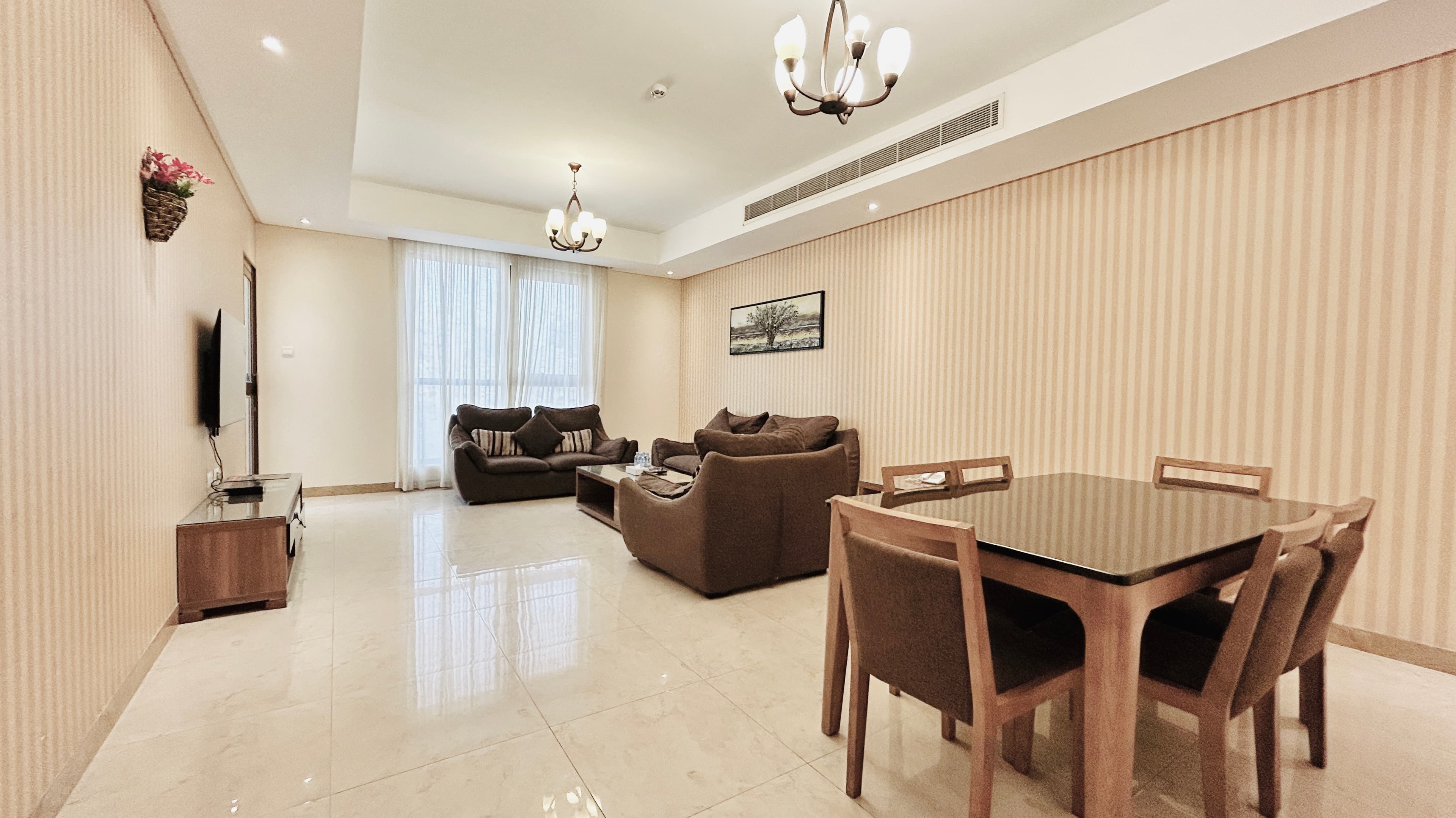 SPACIOUS ROOMS | AMENITIES | BALCONY | CITYVIEW