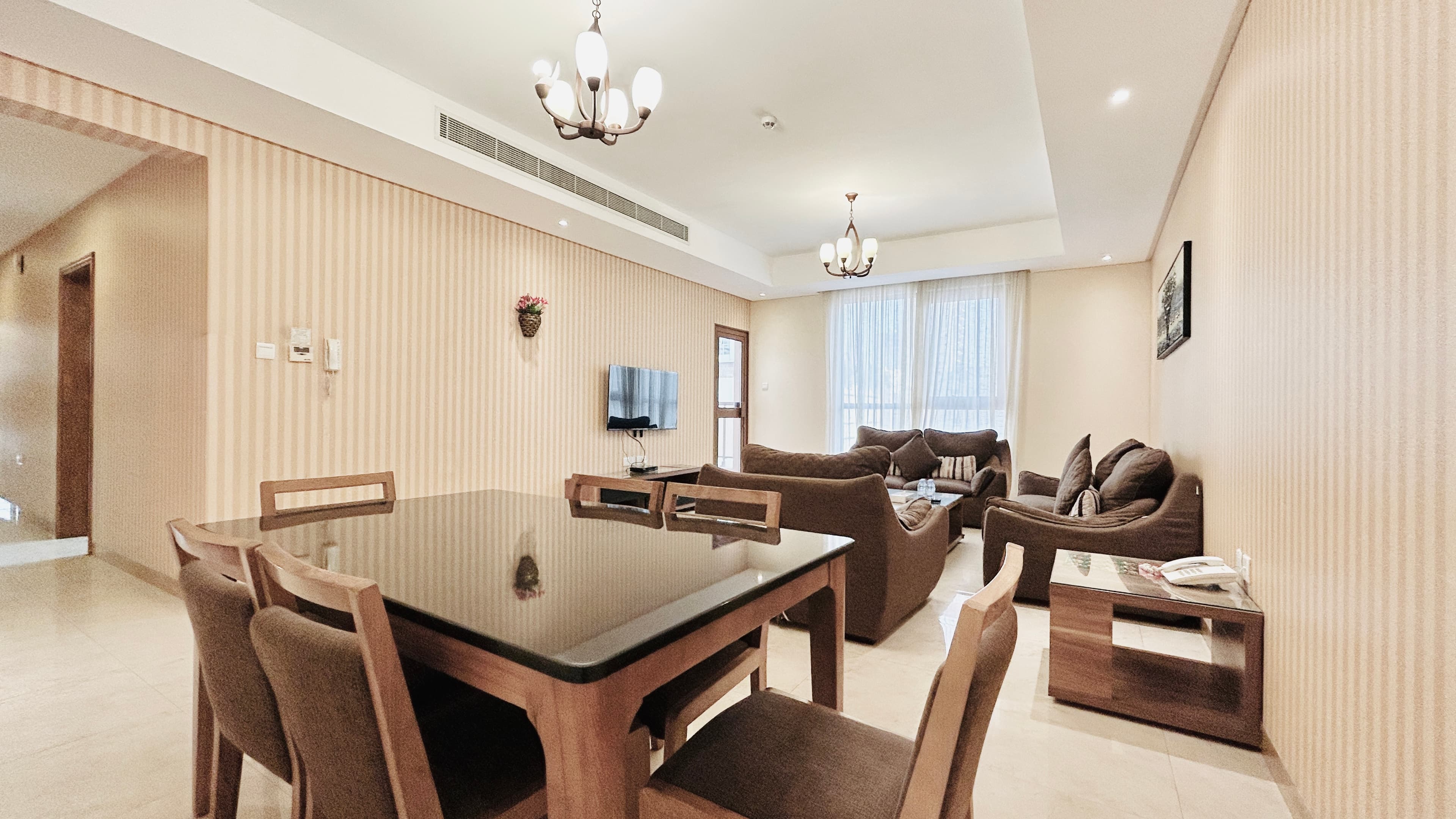 SPACIOUS ROOMS | AMENITIES | BALCONY | CITYVIEW