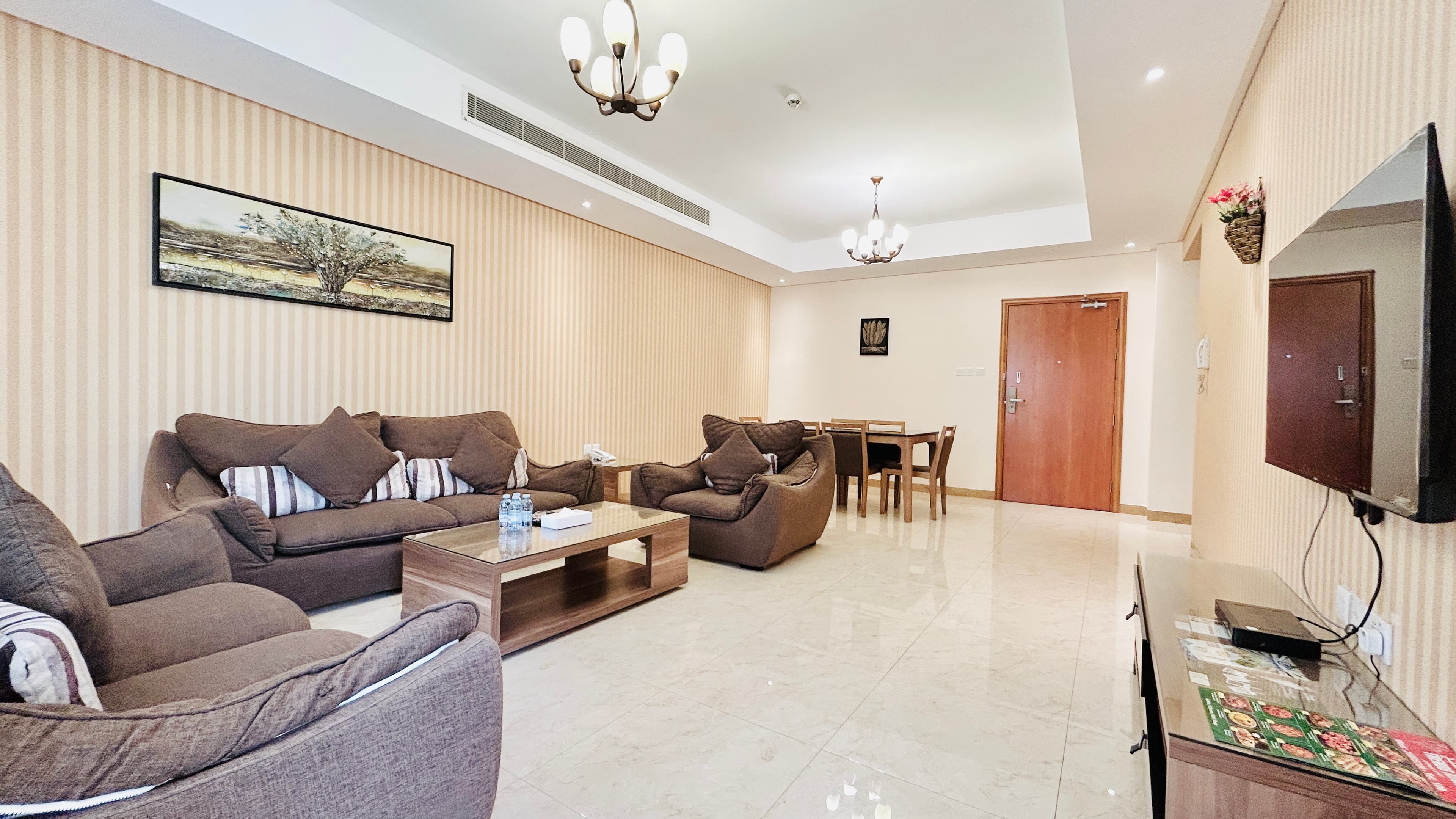 SPACIOUS ROOMS | AMENITIES | BALCONY | CITYVIEW