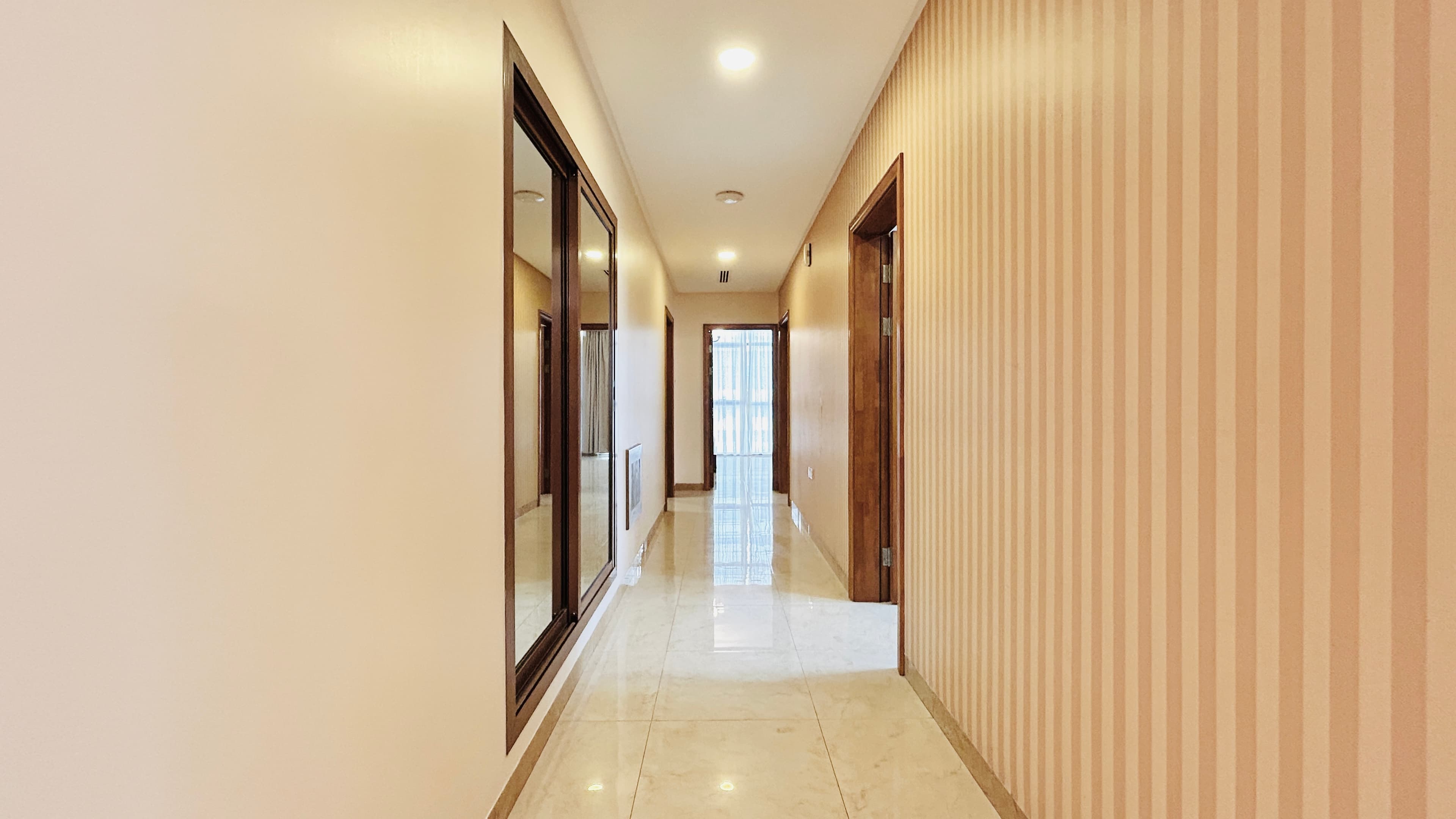 SPACIOUS ROOMS | AMENITIES | BALCONY | CITYVIEW