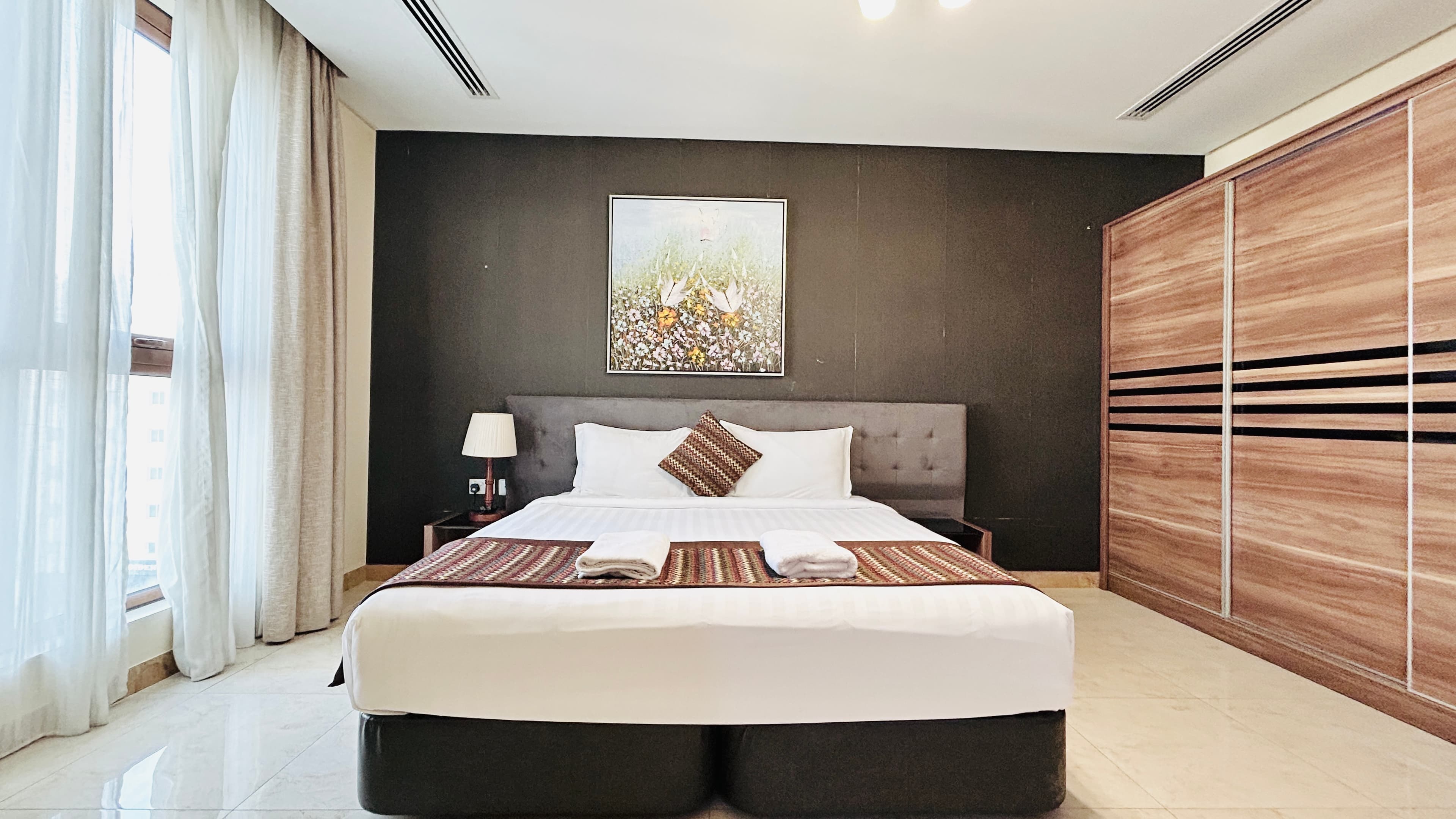 SPACIOUS ROOMS | AMENITIES | BALCONY | CITYVIEW