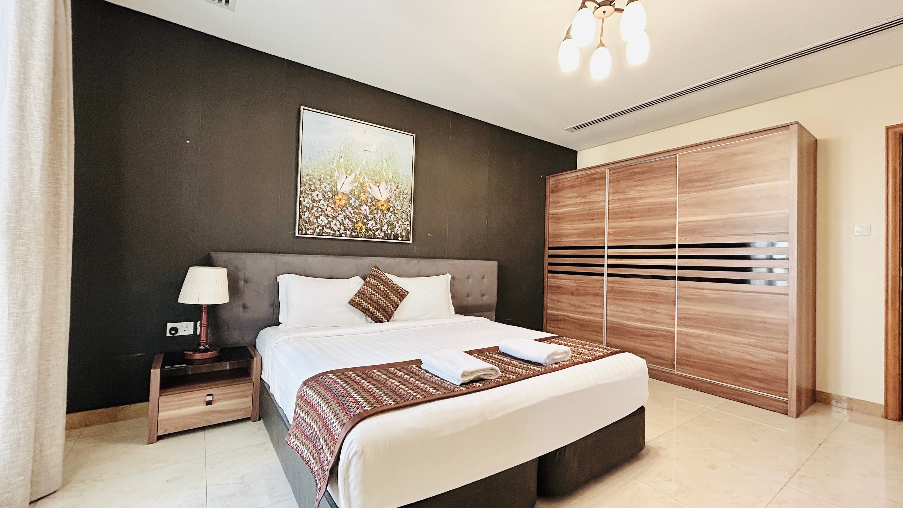 SPACIOUS ROOMS | AMENITIES | BALCONY | CITYVIEW