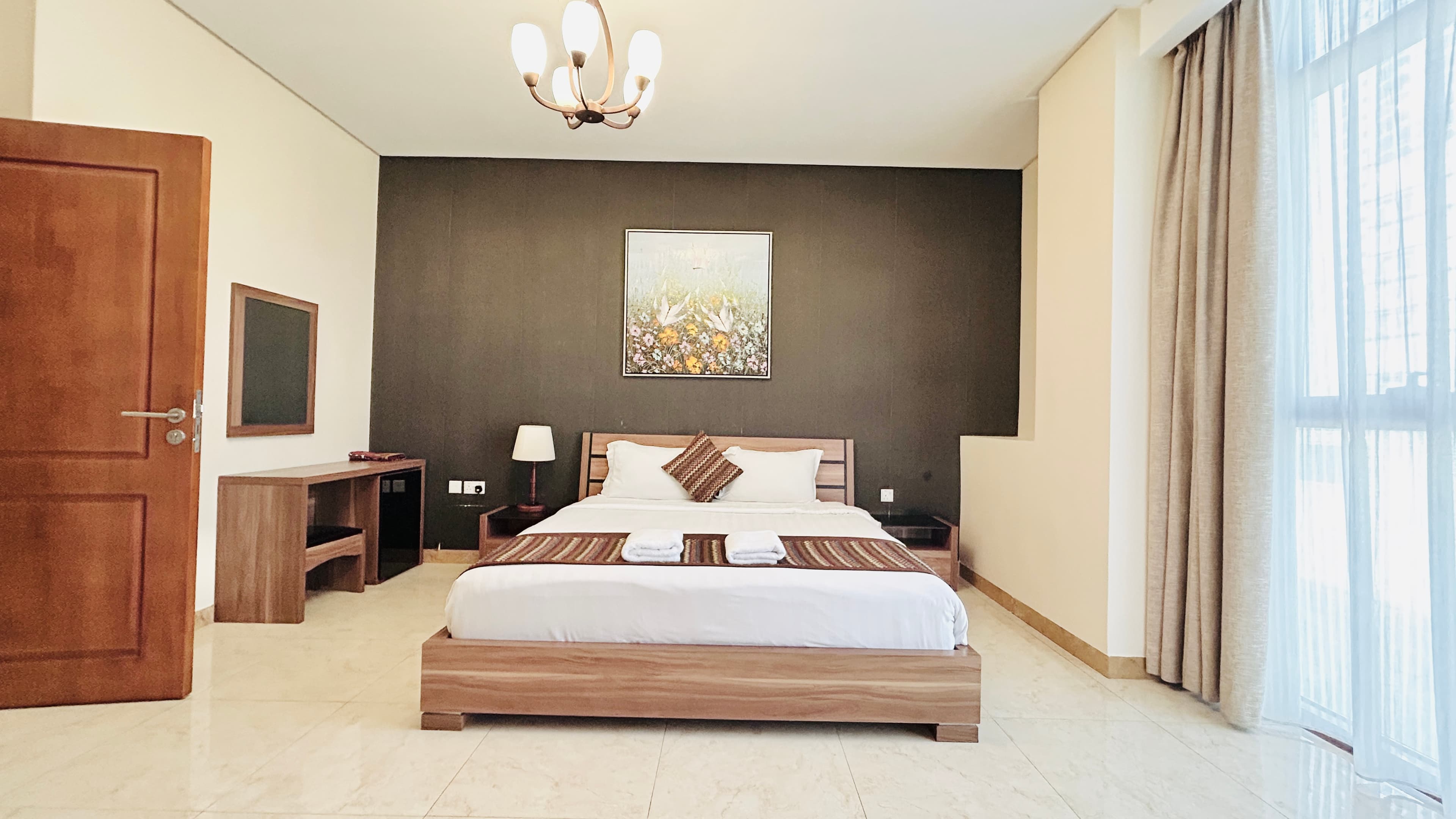 SPACIOUS ROOMS | AMENITIES | BALCONY | CITYVIEW
