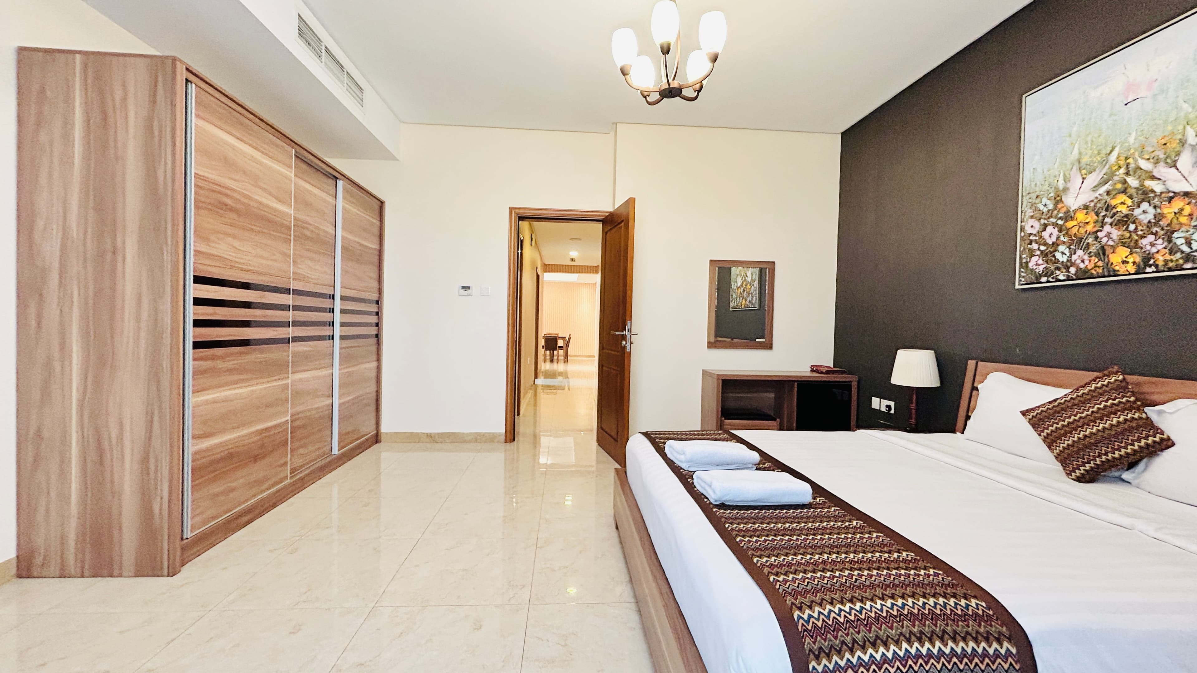 SPACIOUS ROOMS | AMENITIES | BALCONY | CITYVIEW