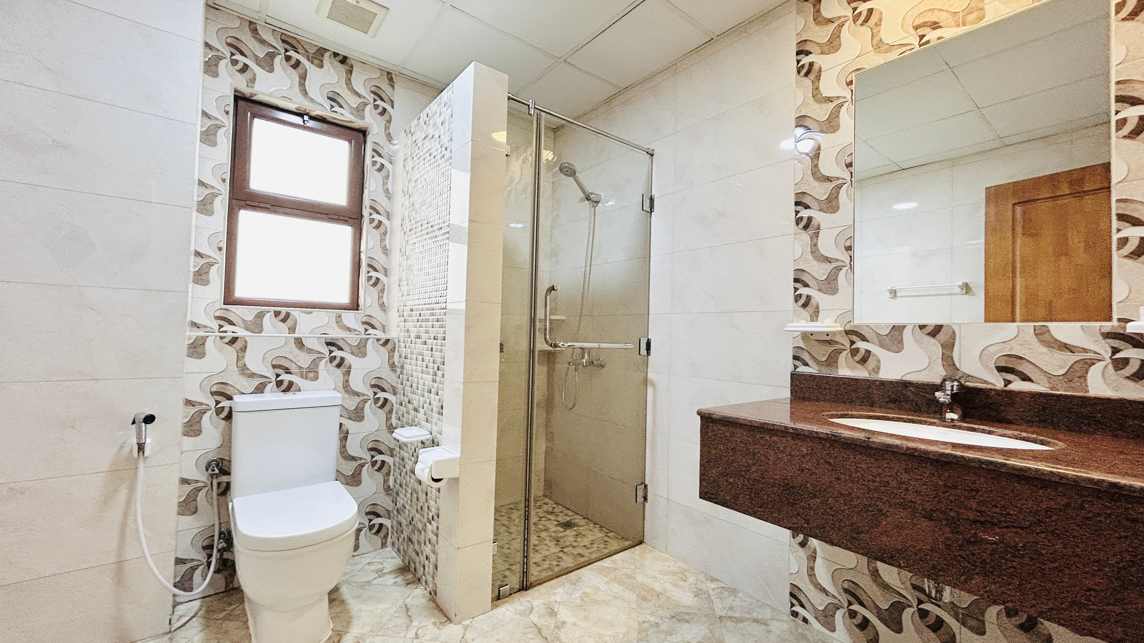 SPACIOUS ROOMS | AMENITIES | BALCONY | CITYVIEW