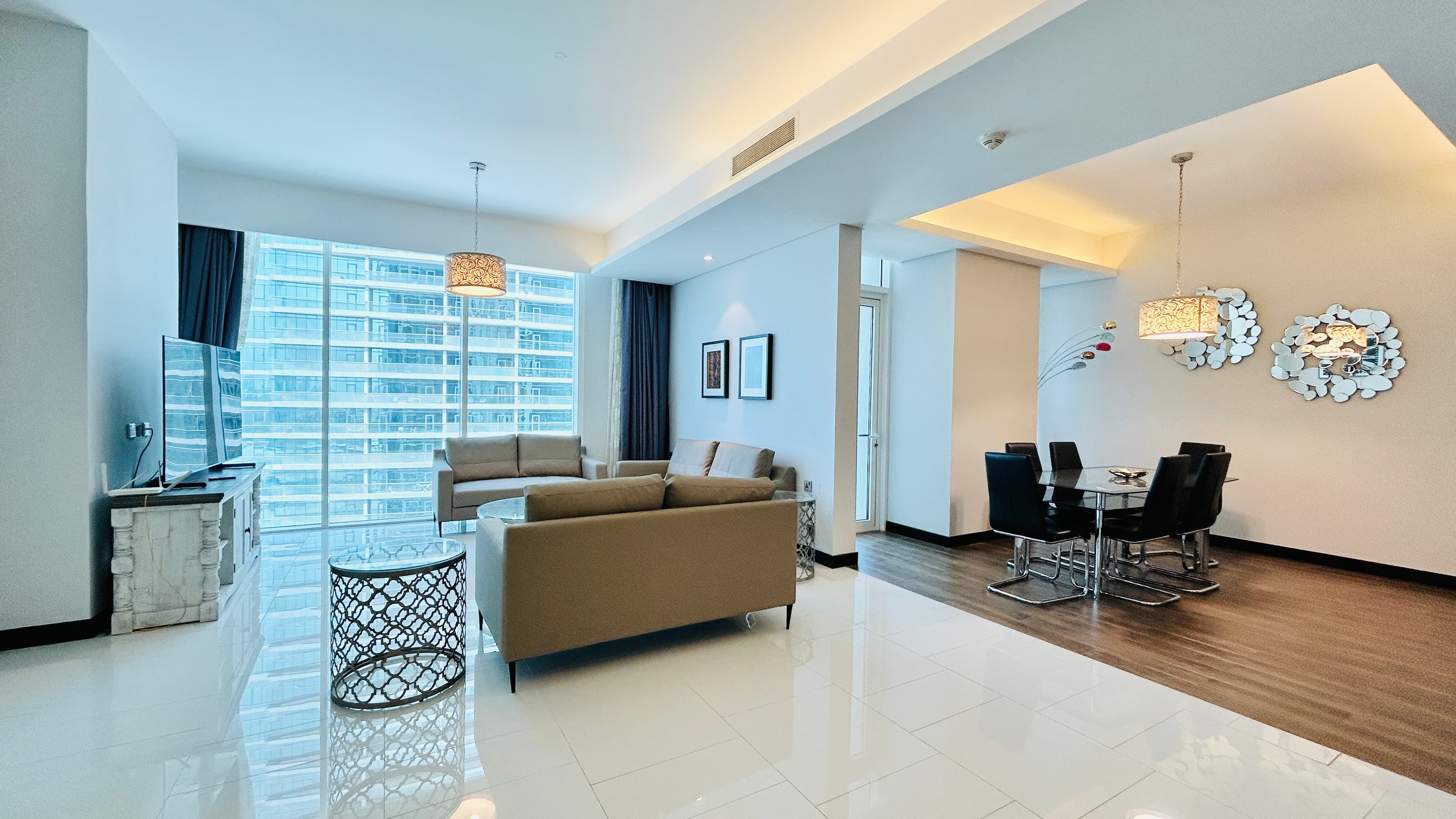 PARTIAL SEA/CITY VIEW | MODERN | SPACIOUS ROOMS