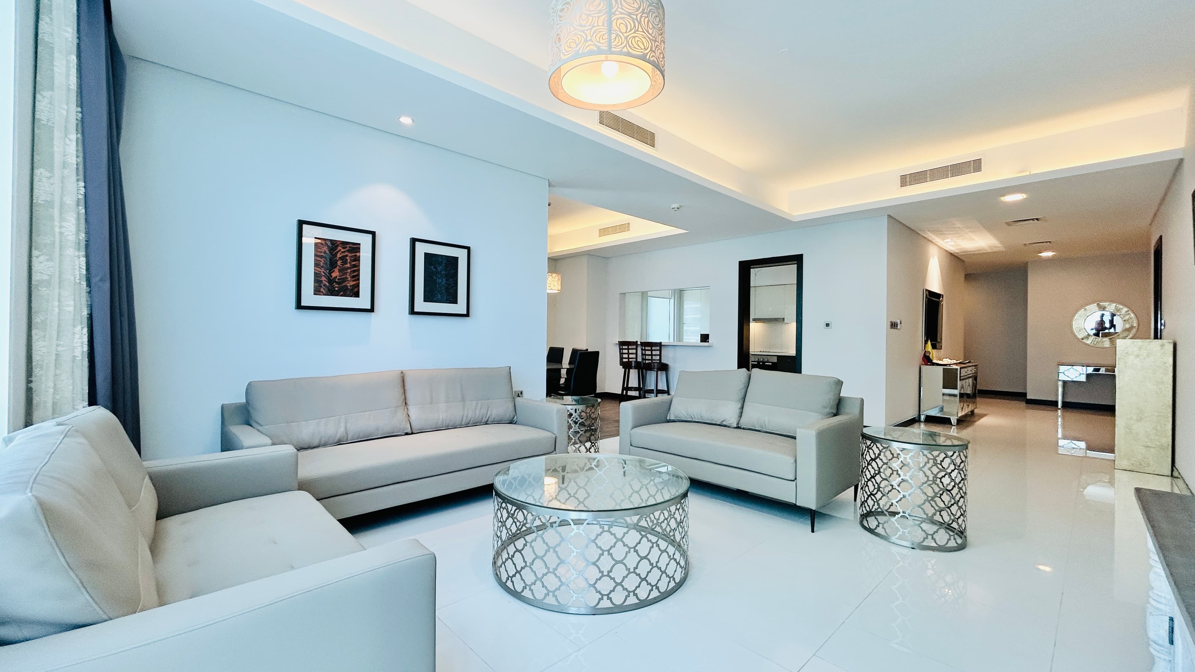 PARTIAL SEA/CITY VIEW | MODERN | SPACIOUS ROOMS