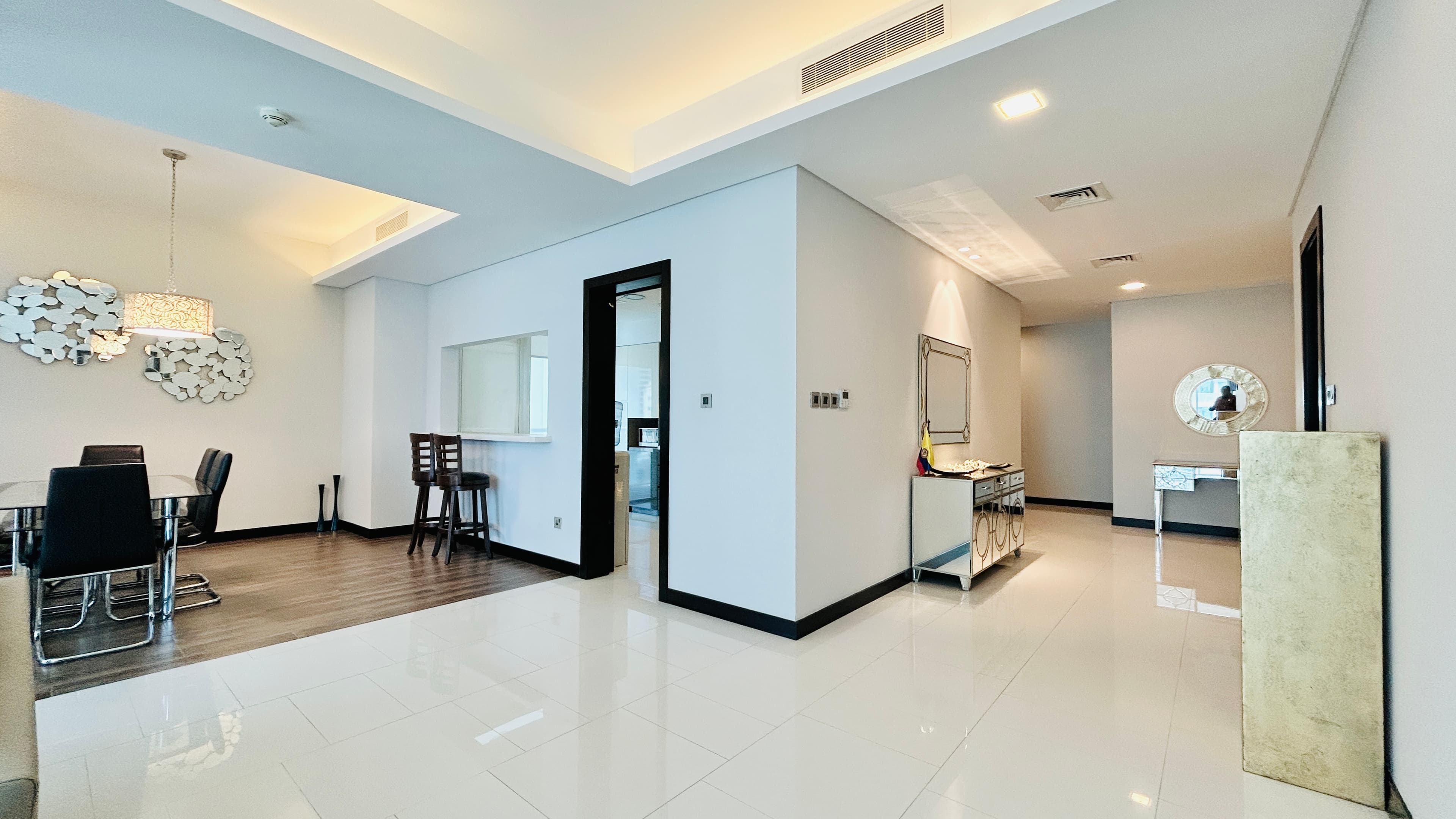 PARTIAL SEA/CITY VIEW | MODERN | SPACIOUS ROOMS