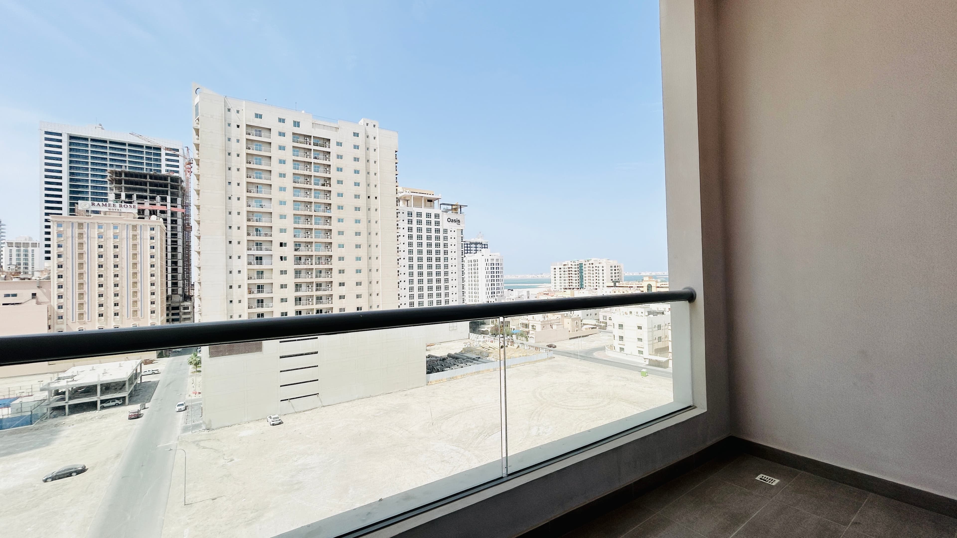 BALCONY | CITYVIEW | SPACIOUS ROOMS | GREAT FACILITIES