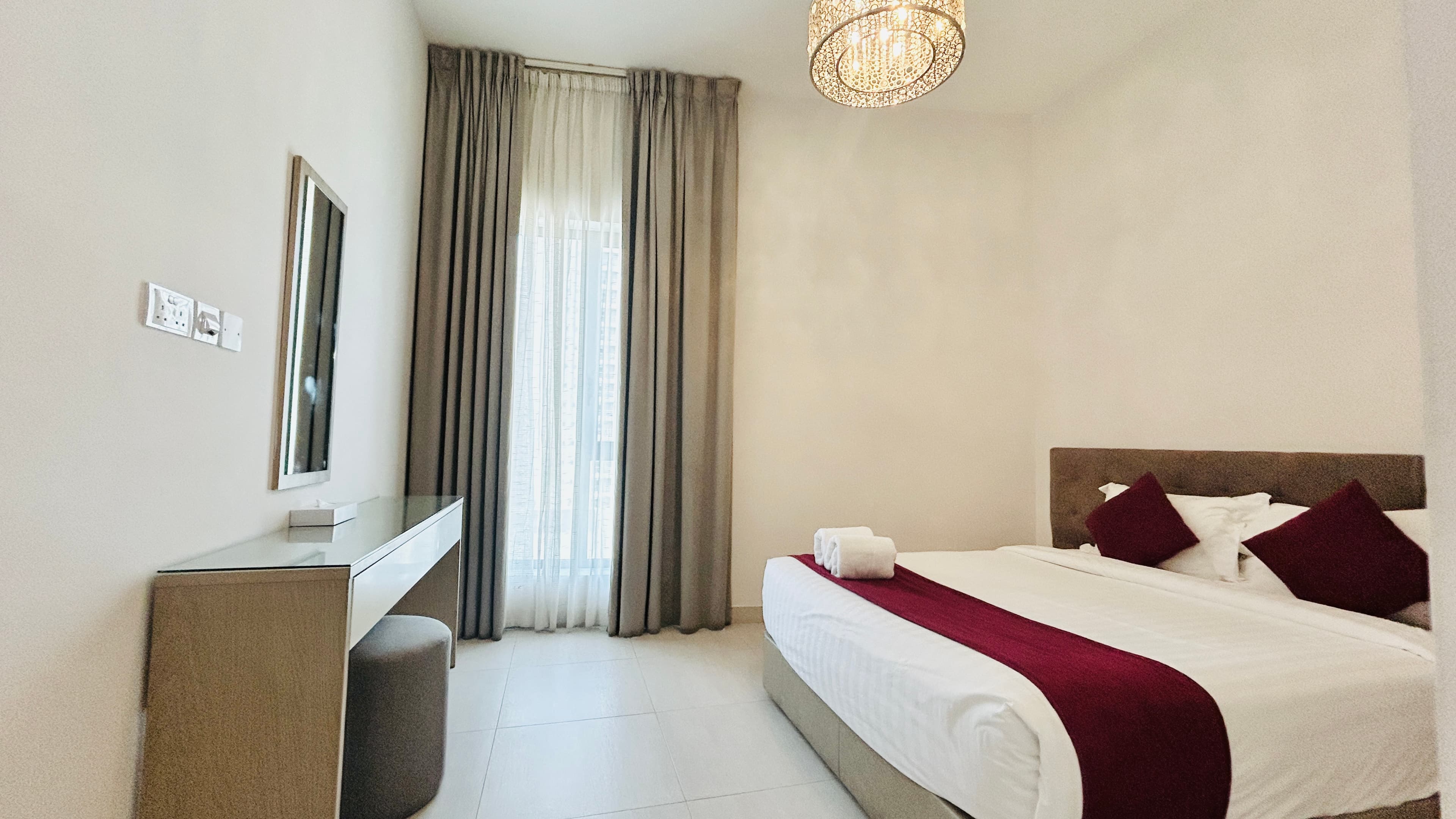 BALCONY | CITYVIEW | SPACIOUS ROOMS | GREAT FACILITIES