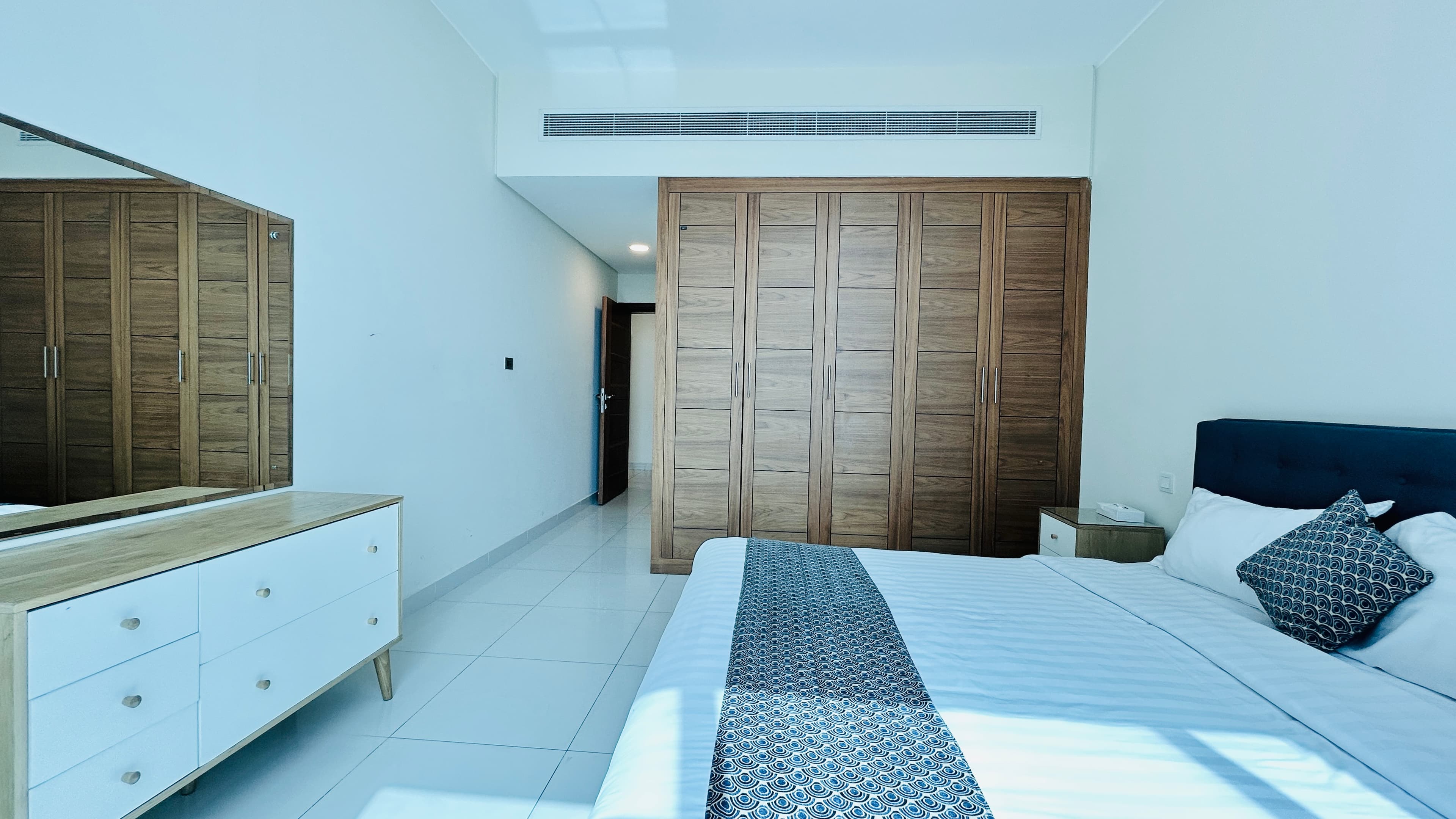 SPACIOUS ROOMS | BALCONY | GREAT AMENITIES | MODERN