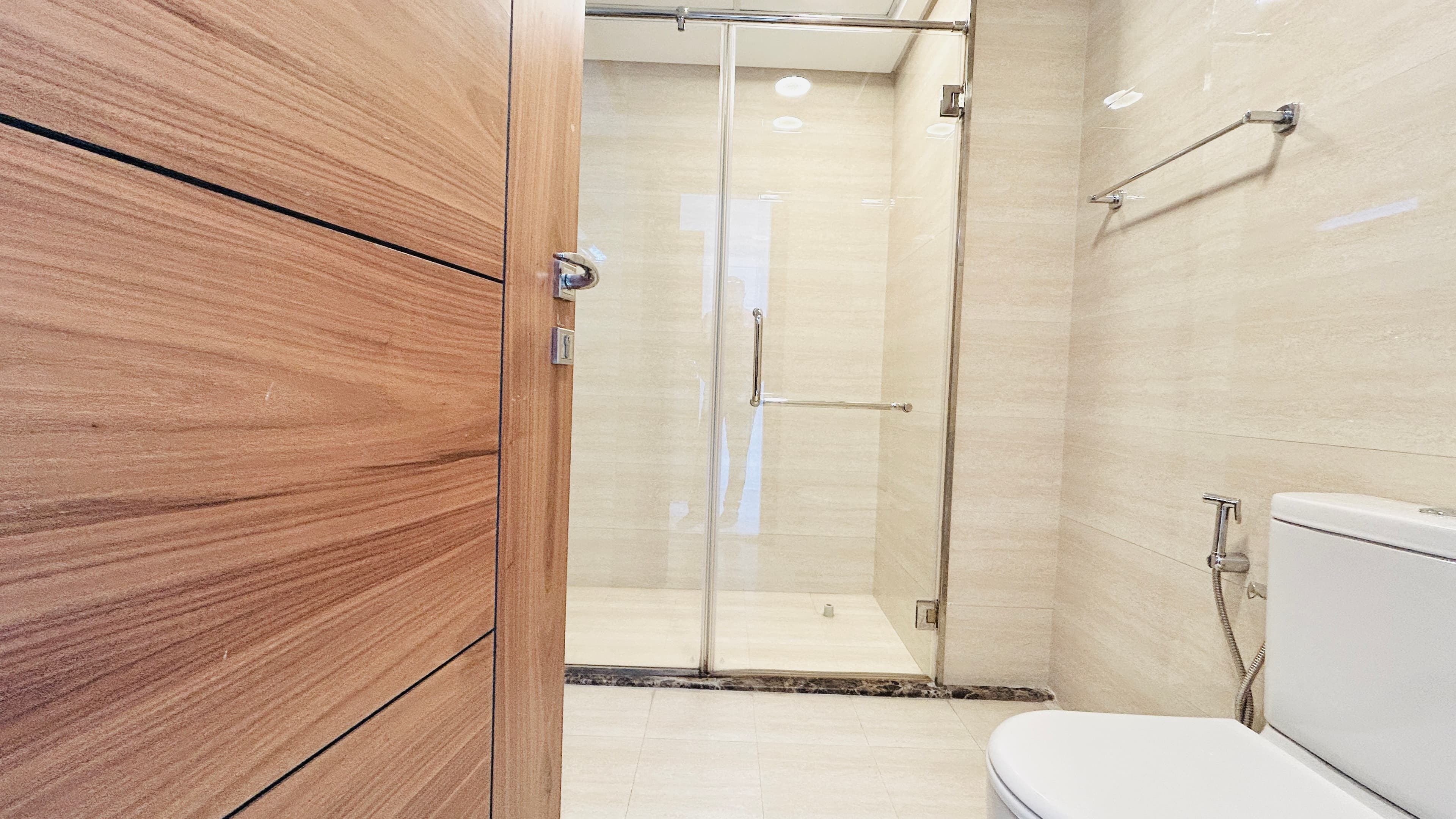 SPACIOUS ROOMS | BALCONY | GREAT AMENITIES | MODERN