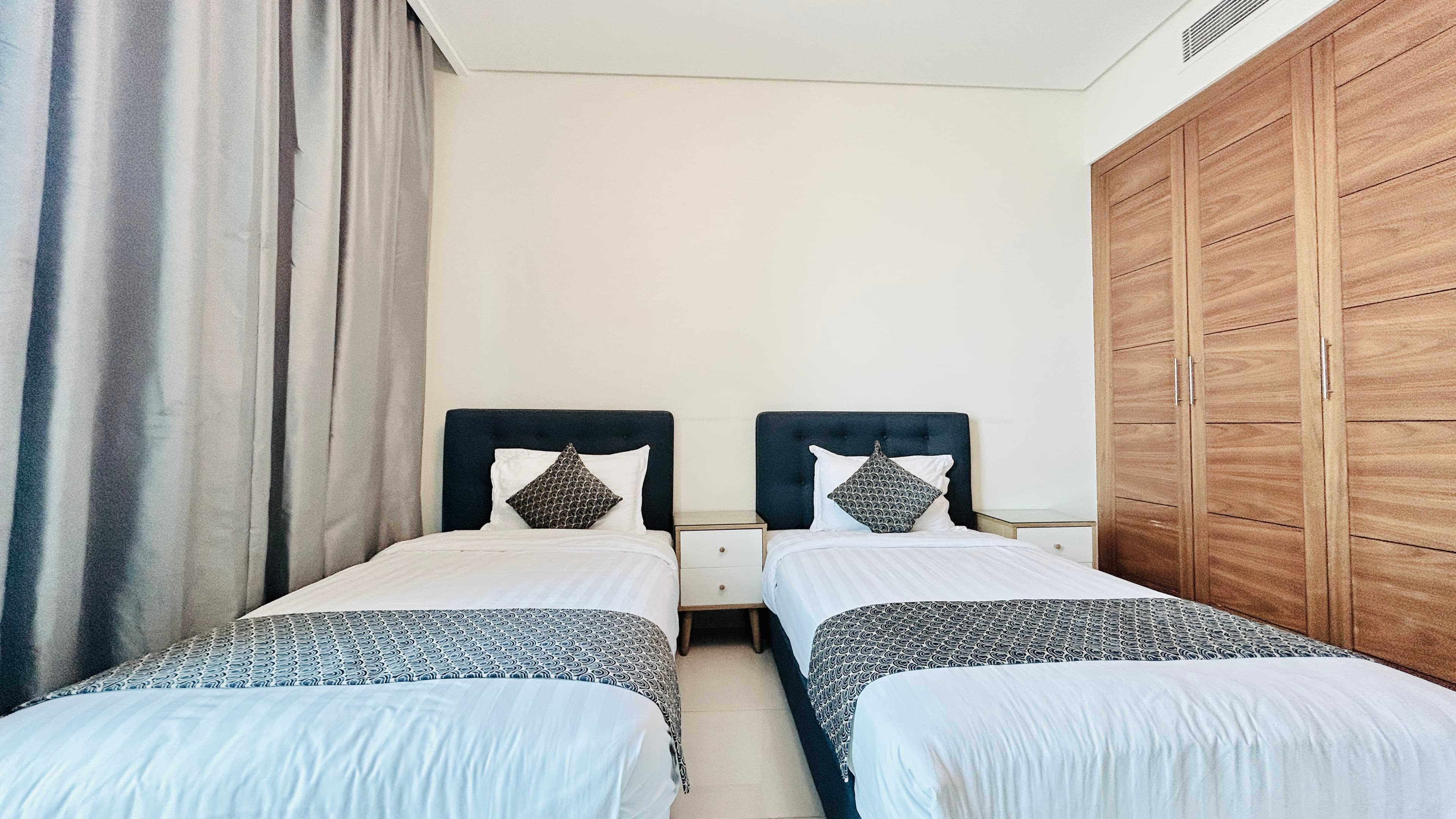 SPACIOUS ROOMS | BALCONY | GREAT AMENITIES | MODERN