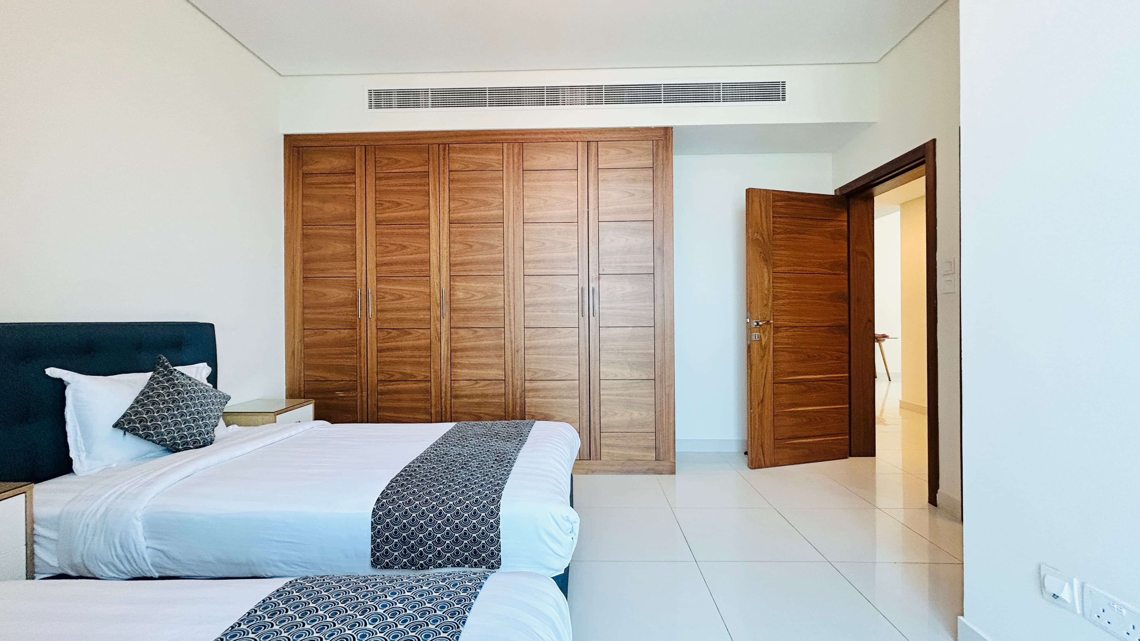 SPACIOUS ROOMS | BALCONY | GREAT AMENITIES | MODERN