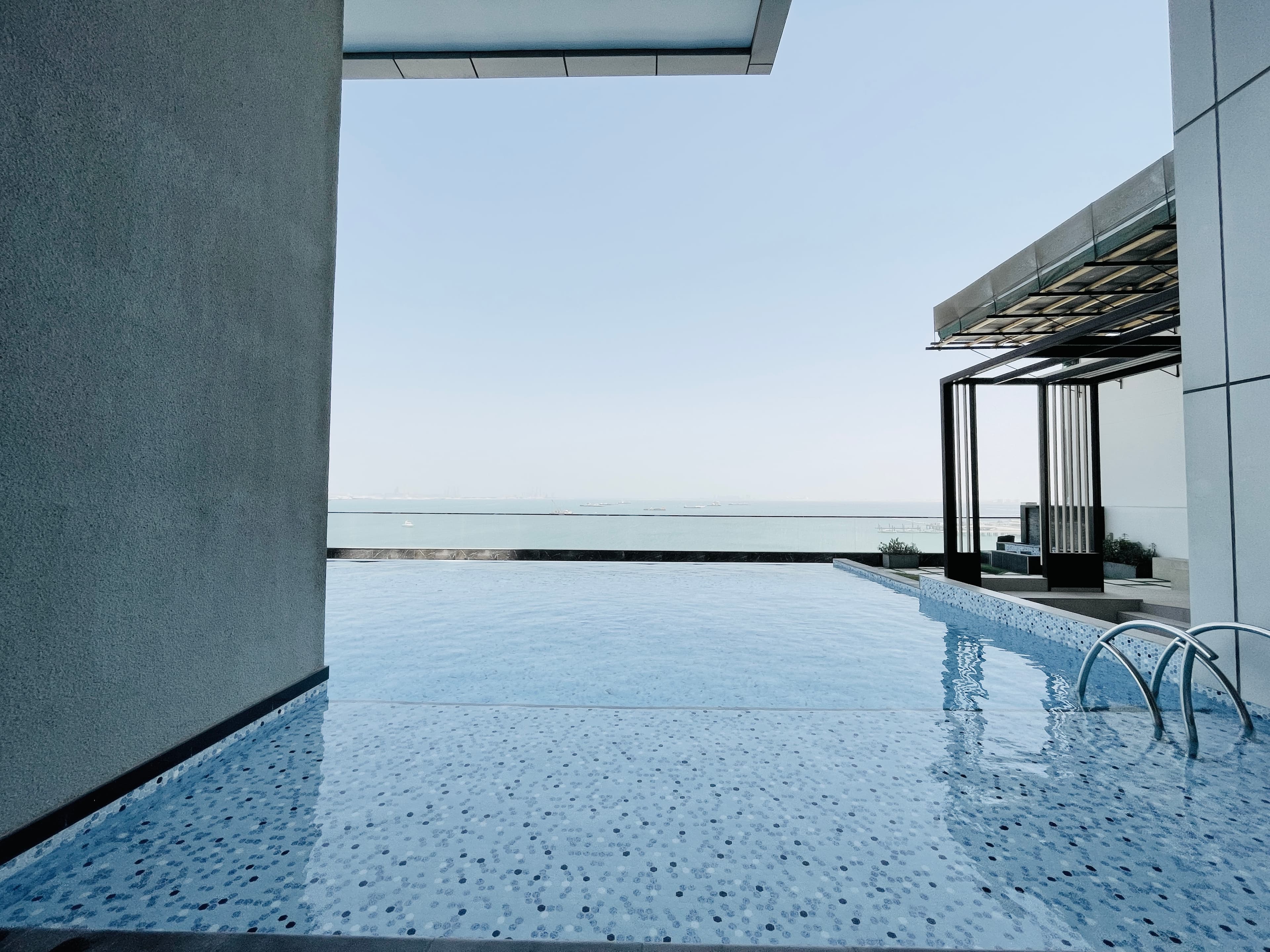 BALCONY | CITYVIEW | SPACIOUS ROOMS | GREAT FACILITIES