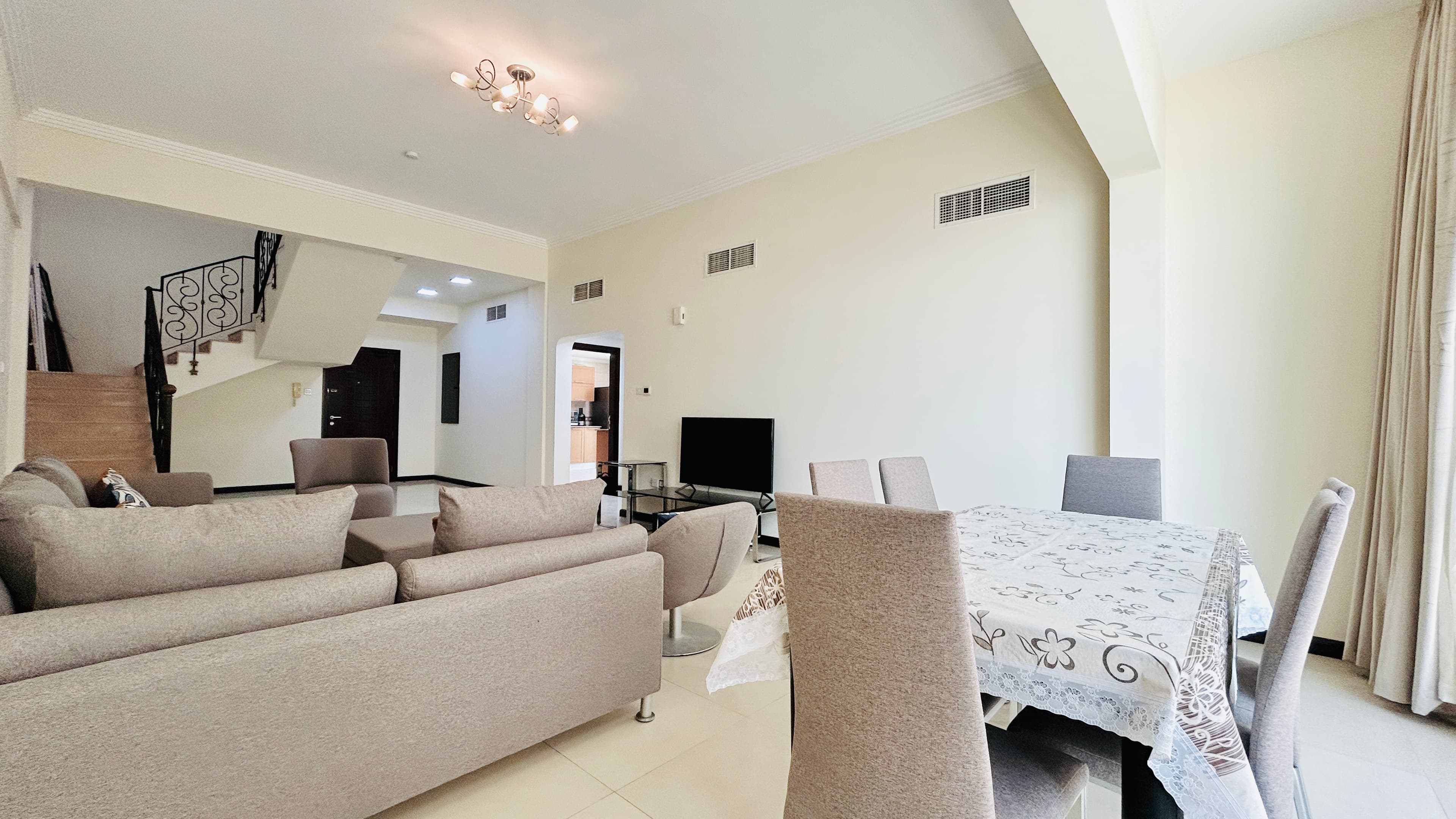 DUPLEX | SPACIOUS ROOMS | BALCONY | AMENITIES | MODERN
