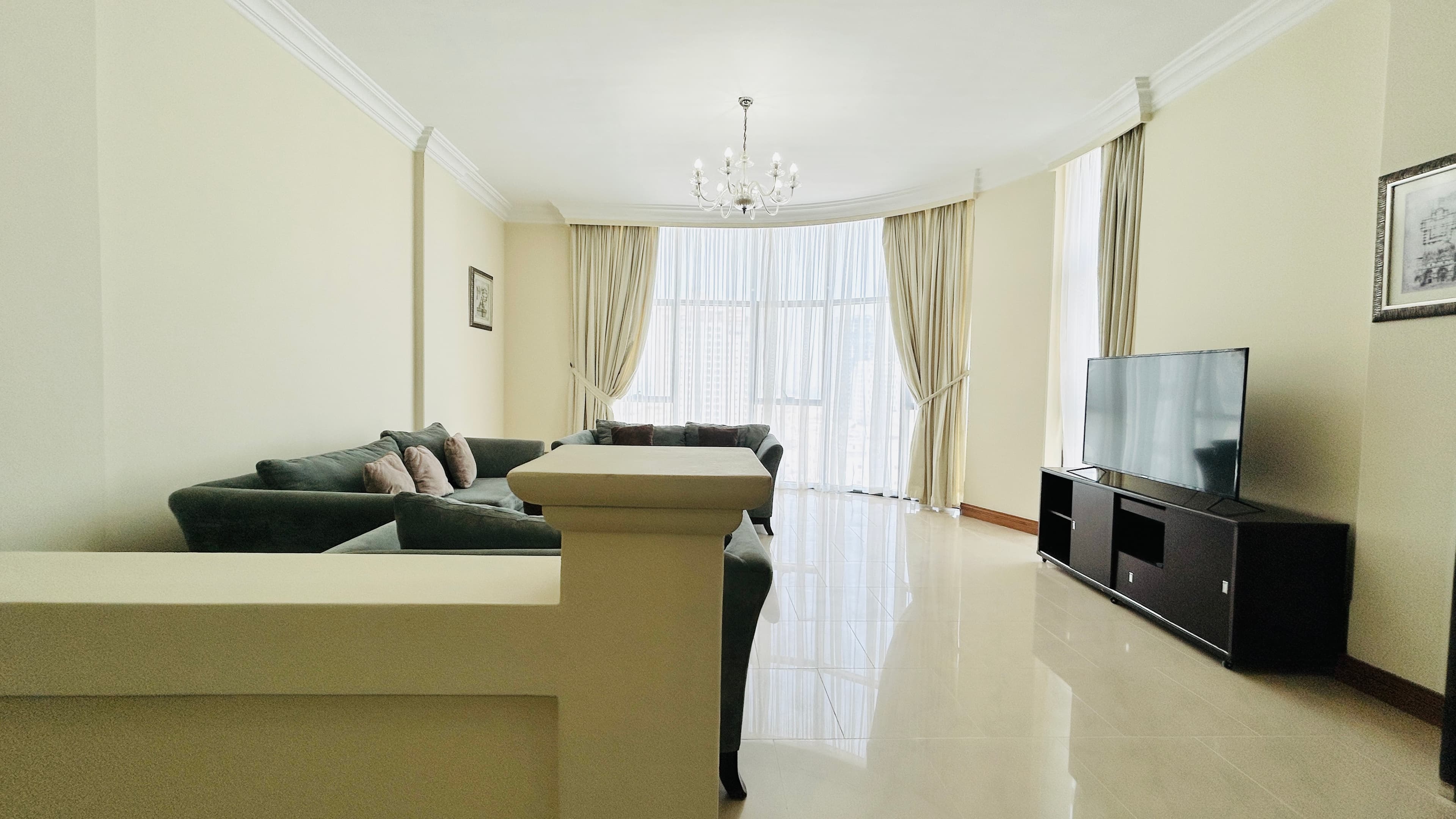 MODERN | HIGH-END AMENITIES | SPACIOUS | CITY VIEW