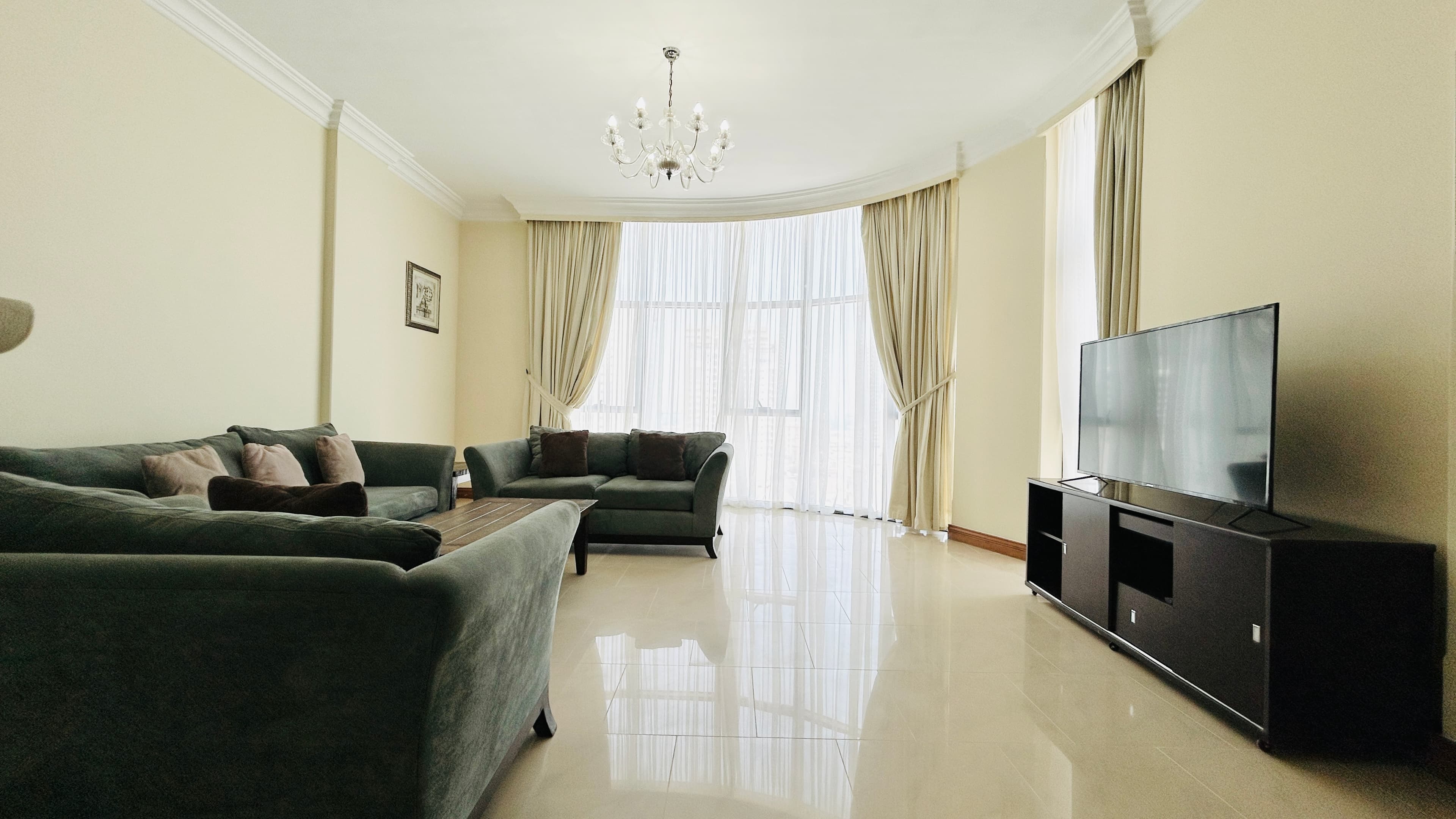 MODERN | HIGH-END AMENITIES | SPACIOUS | CITY VIEW