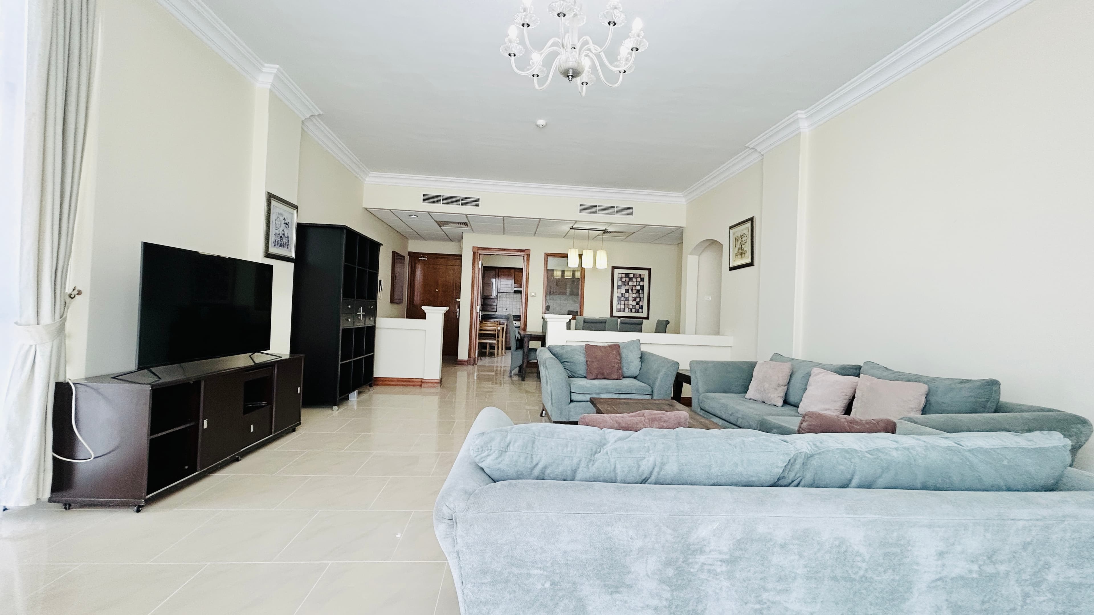 MODERN | HIGH-END AMENITIES | SPACIOUS | CITY VIEW