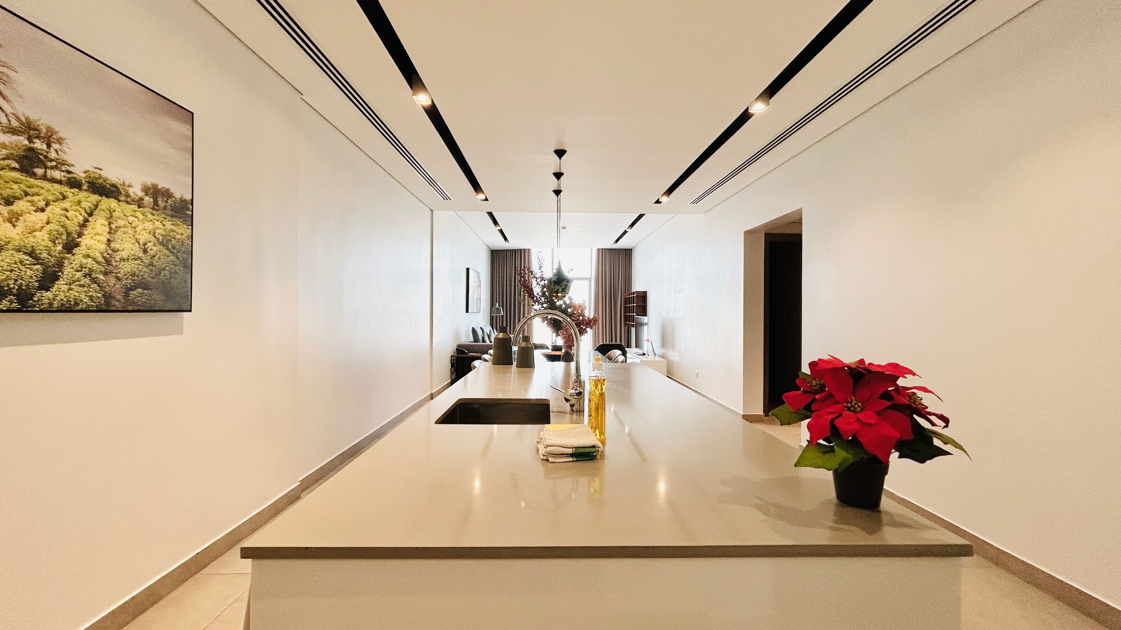LUXURY | HIGH-END AMENITIES | SPACIOUS | CITY VIEW