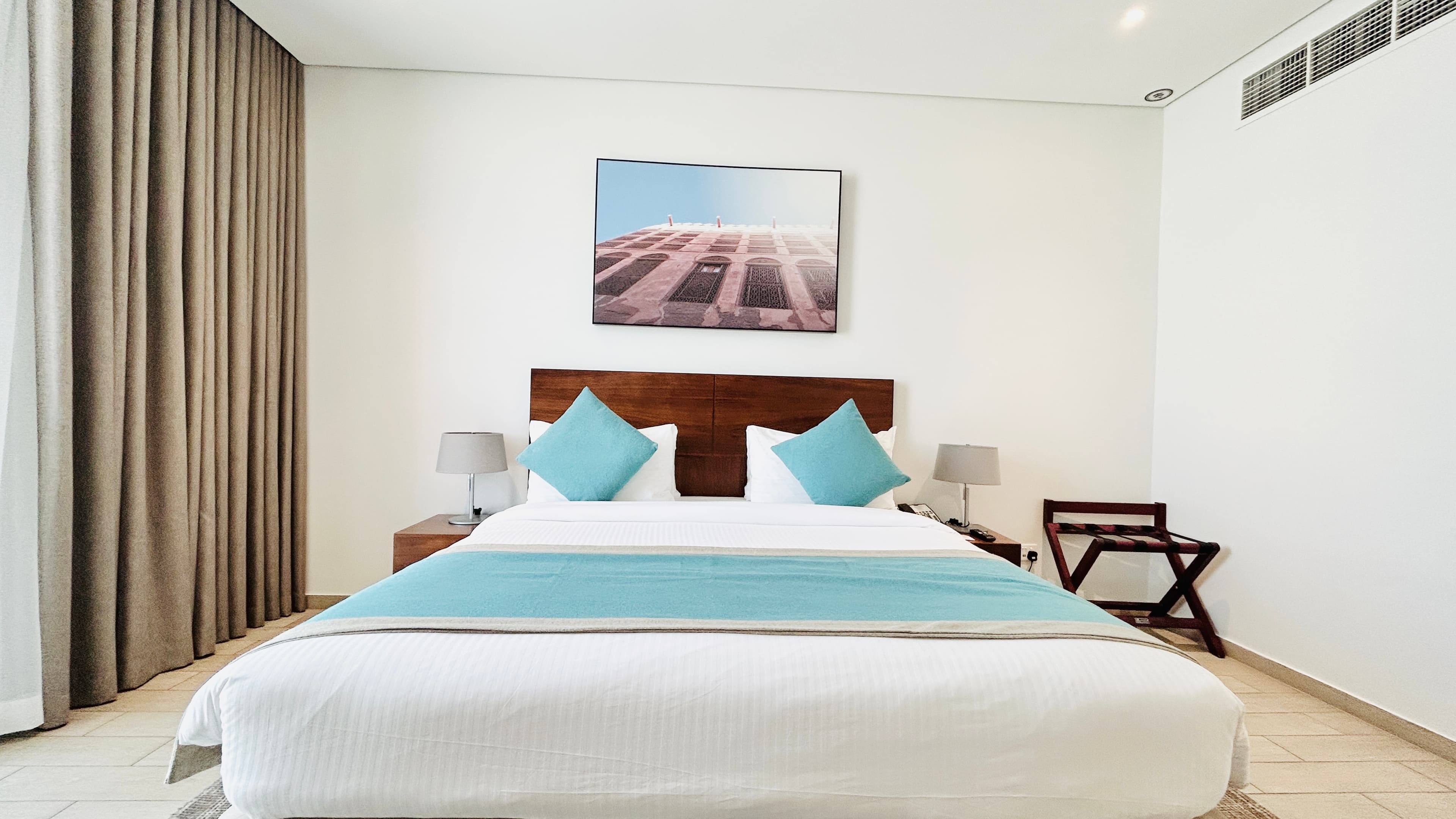 LUXURY | HIGH-END AMENITIES | SPACIOUS | CITY VIEW