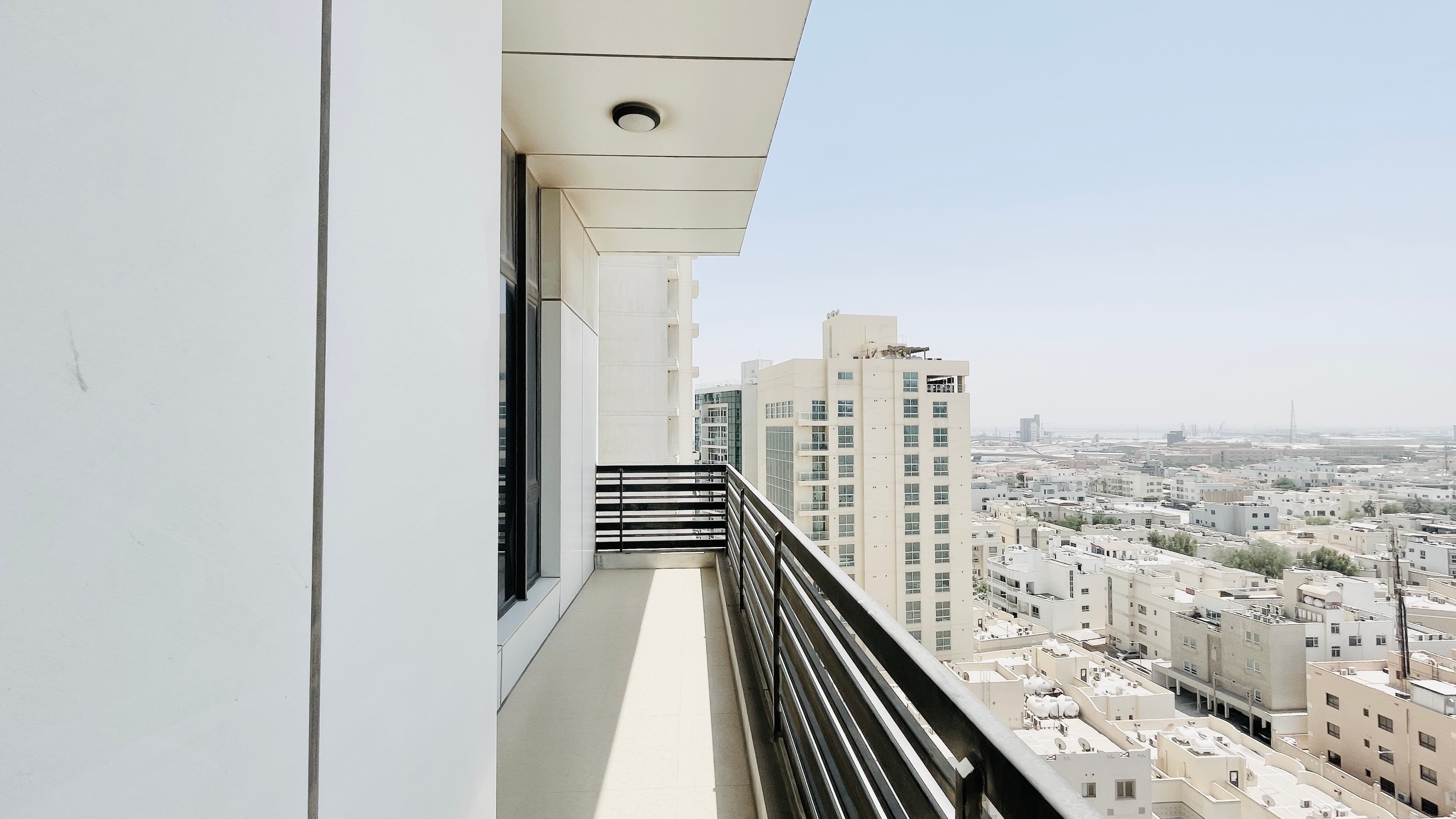 MODERN | CITY VIEW | SPACIOUS ROOMS | GREAT FACILITIES