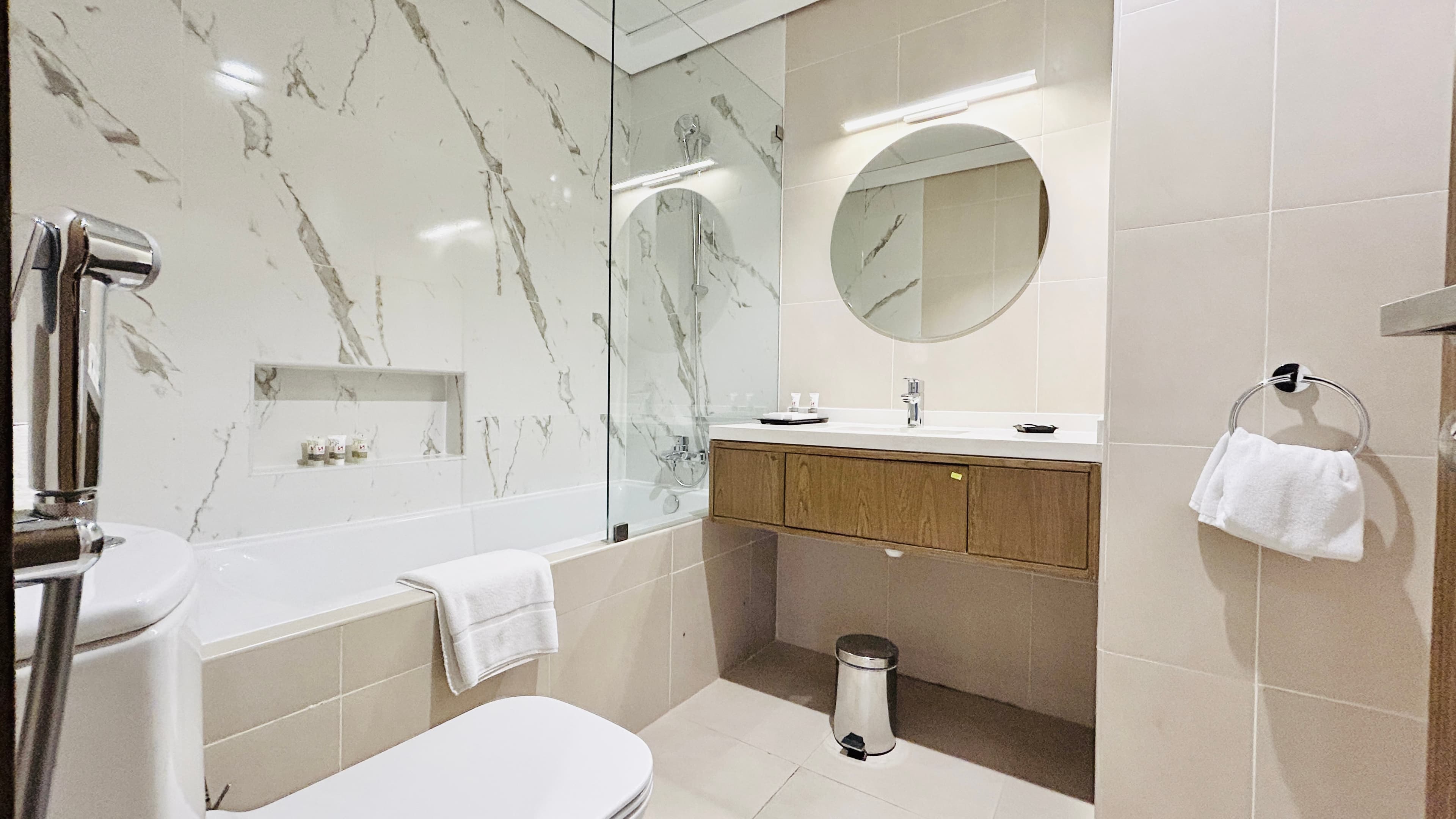 LUXURY | HIGH-END AMENITIES | SPACIOUS | CITY VIEW