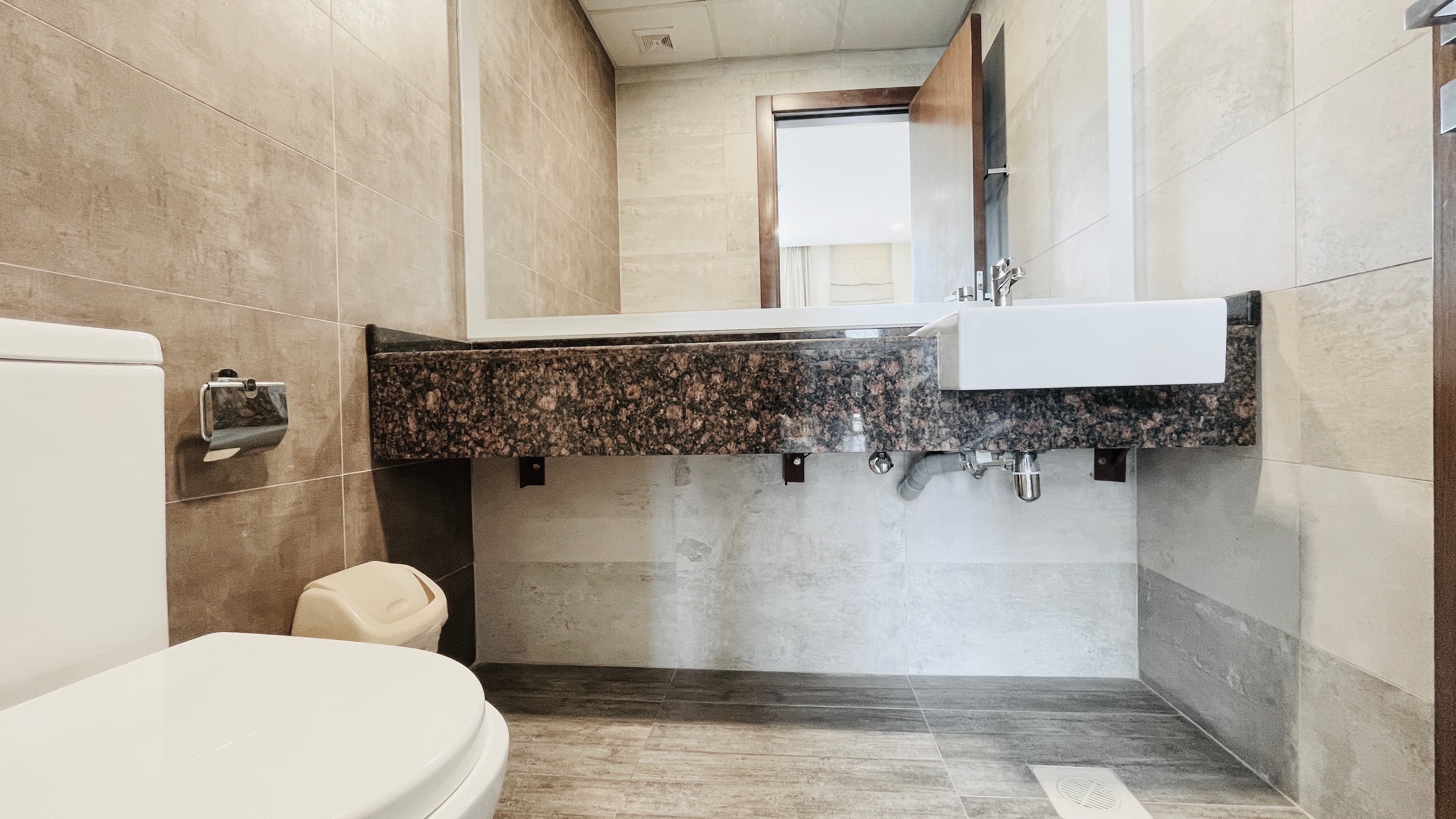 MODERN | CITY VIEW | SPACIOUS ROOMS | GREAT FACILITIES