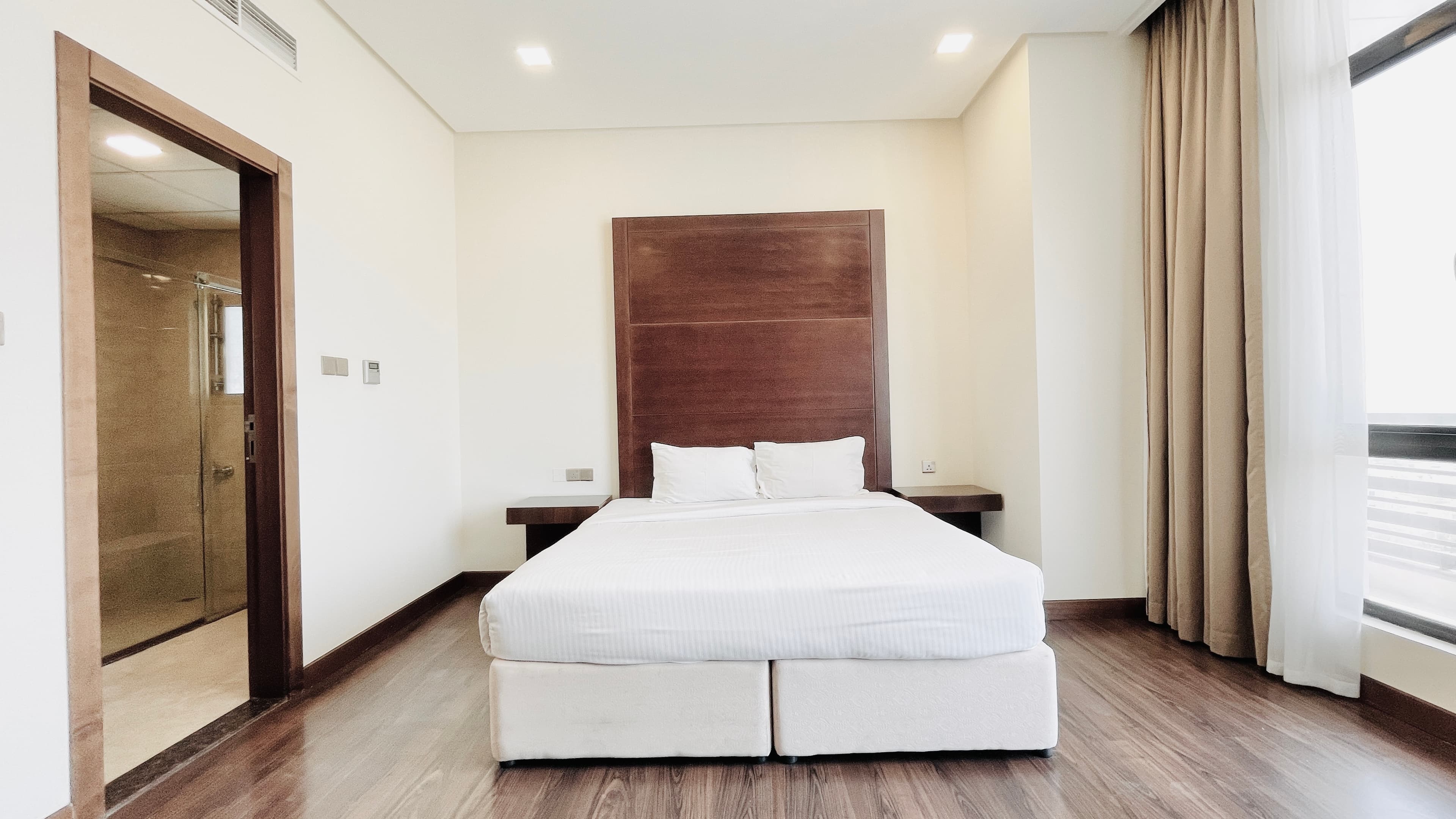 MODERN | CITY VIEW | SPACIOUS ROOMS | GREAT FACILITIES