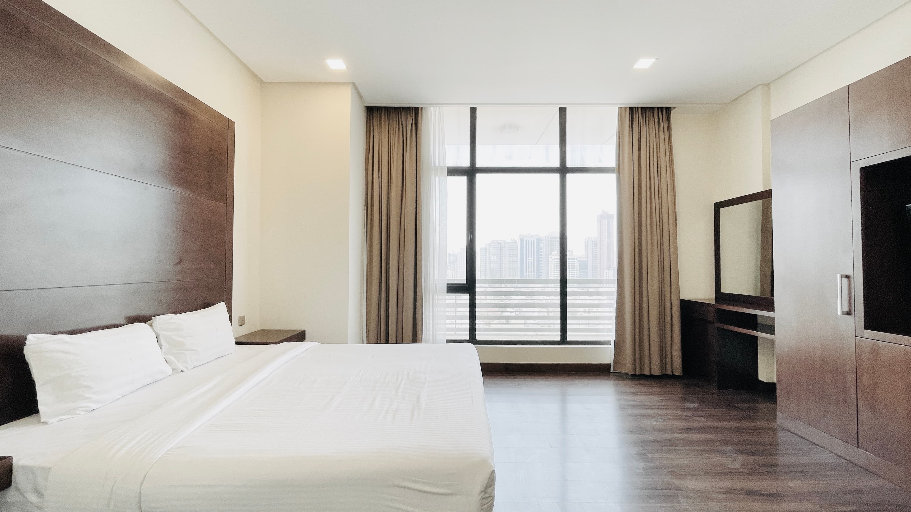 MODERN | CITY VIEW | SPACIOUS ROOMS | GREAT FACILITIES