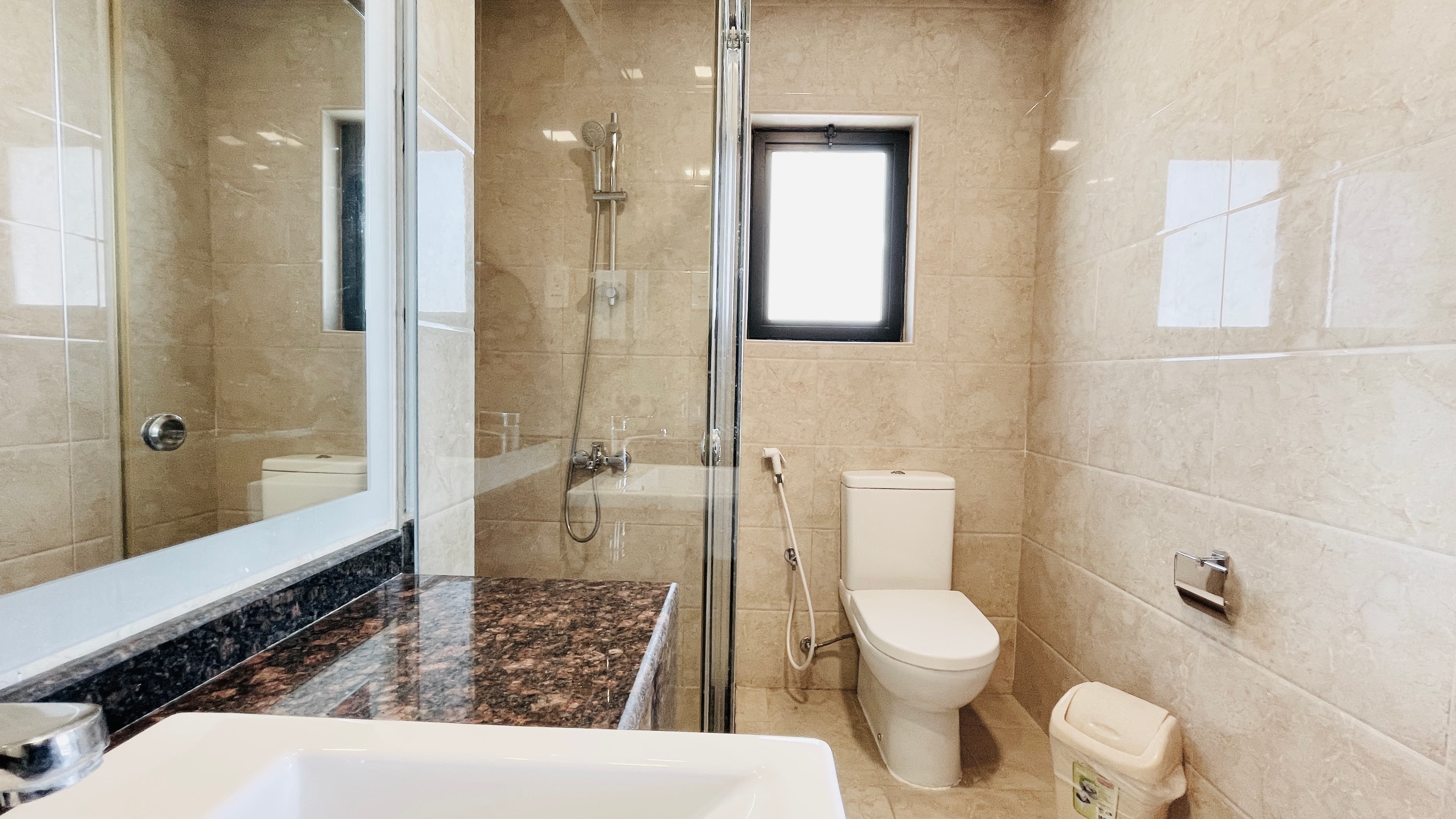MODERN | CITY VIEW | SPACIOUS ROOMS | GREAT FACILITIES