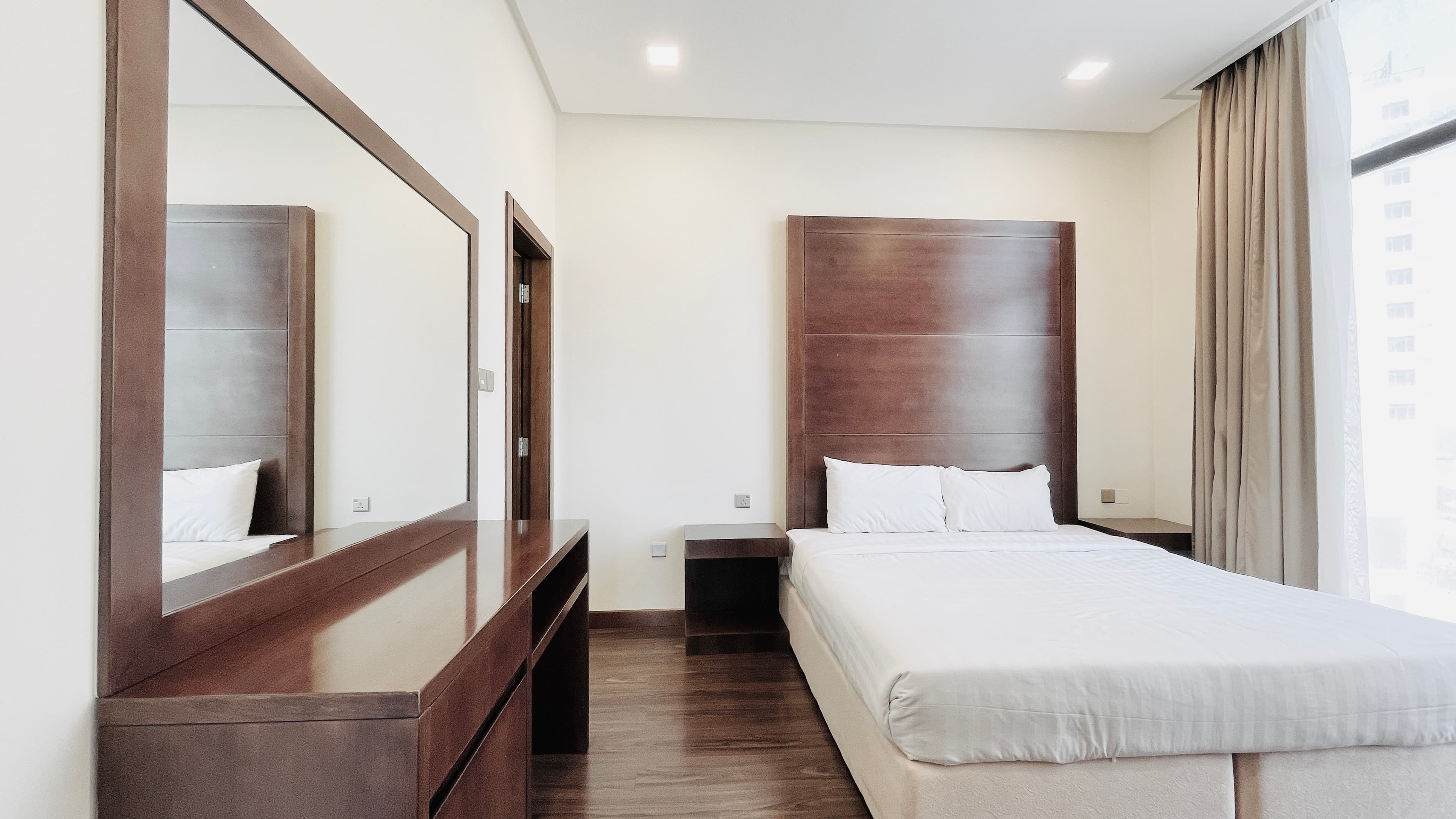 MODERN | CITY VIEW | SPACIOUS ROOMS | GREAT FACILITIES