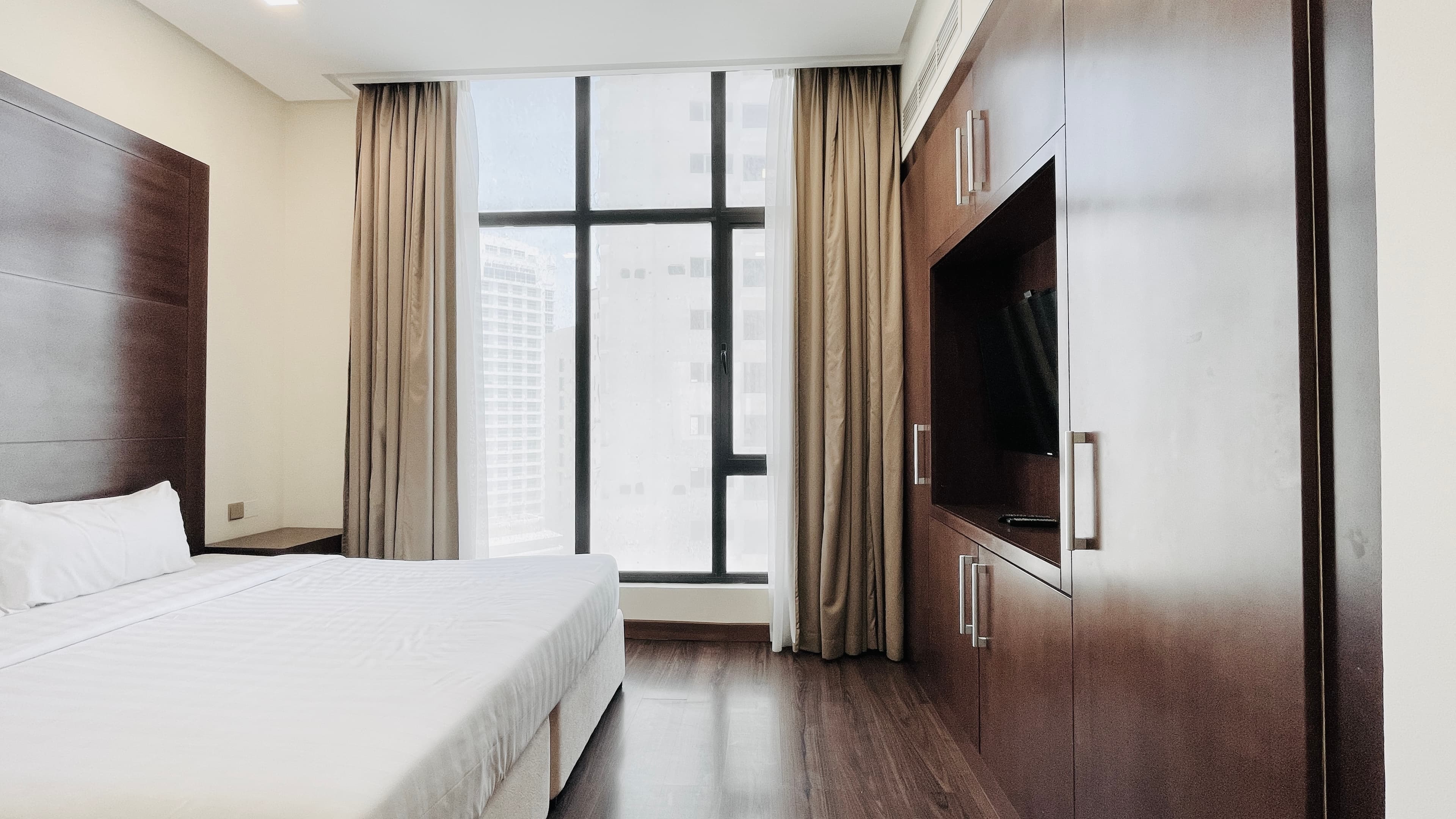 MODERN | CITY VIEW | SPACIOUS ROOMS | GREAT FACILITIES