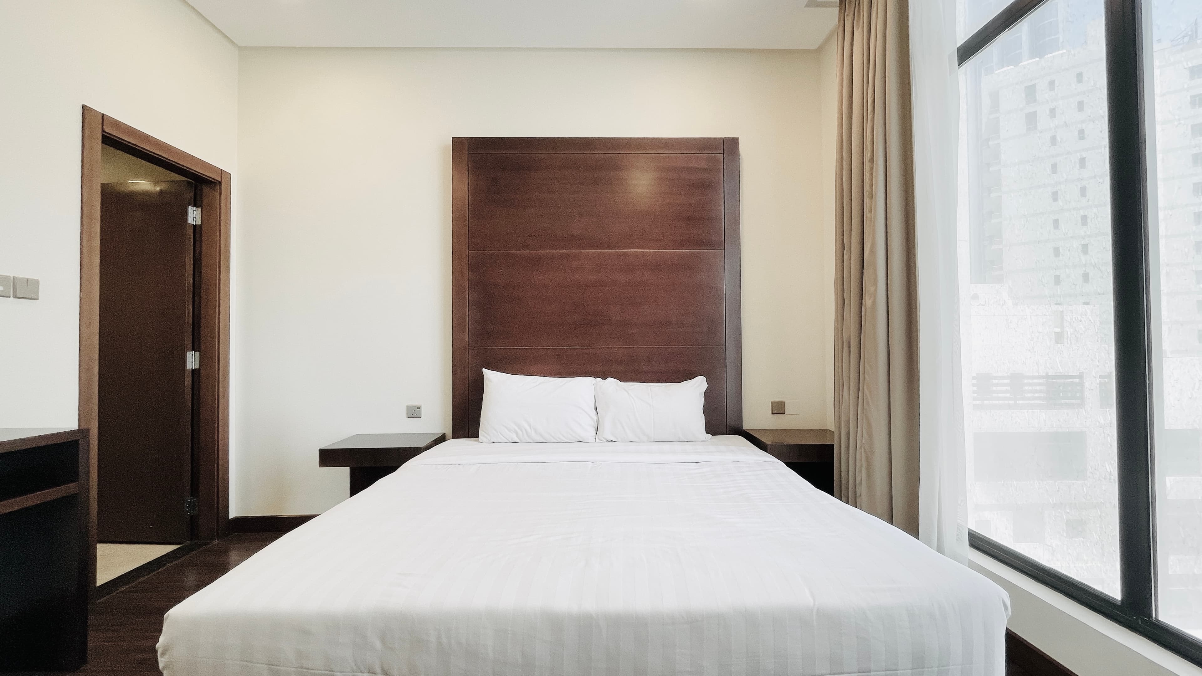 MODERN | CITY VIEW | SPACIOUS ROOMS | GREAT FACILITIES