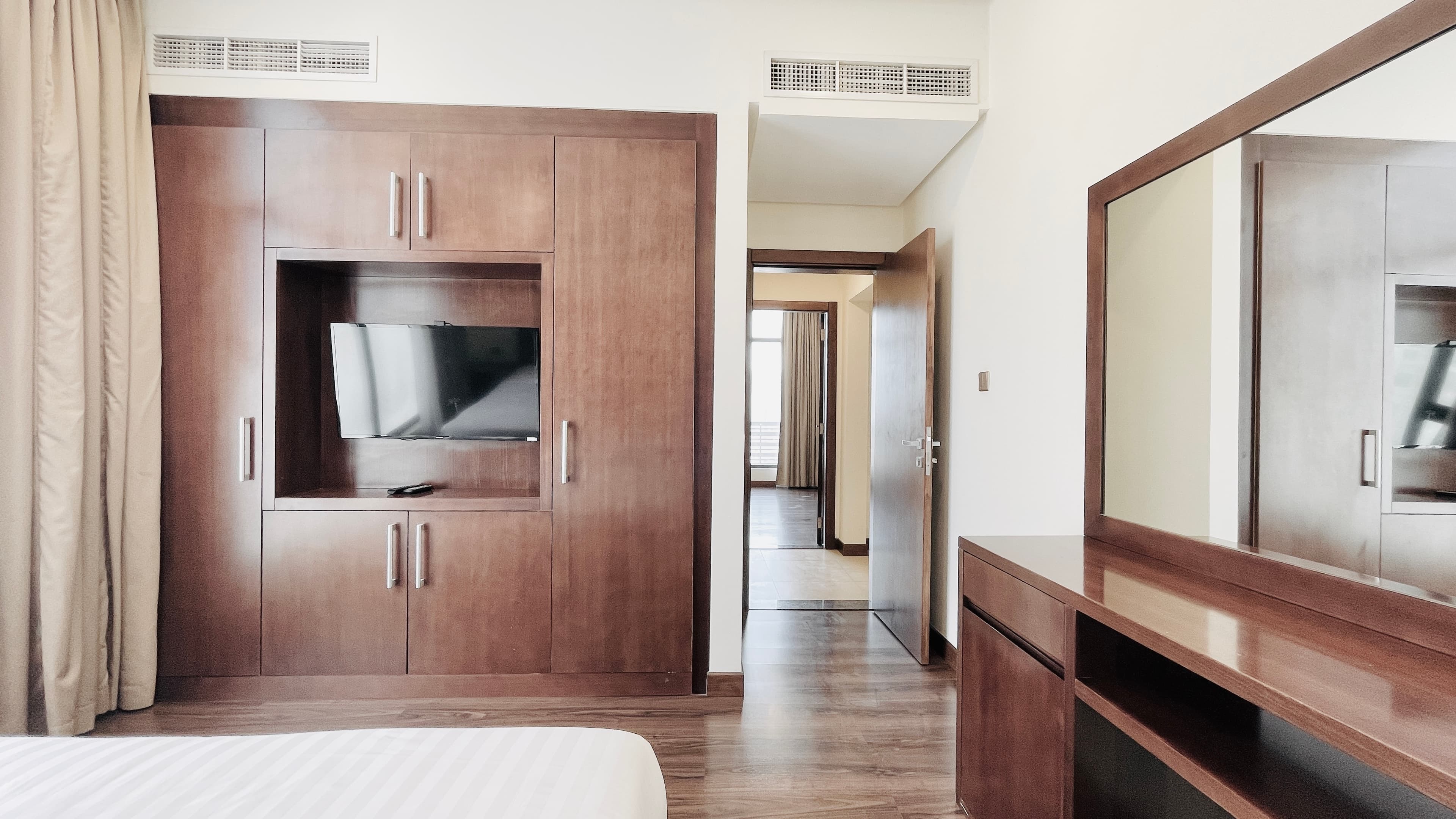 MODERN | CITY VIEW | SPACIOUS ROOMS | GREAT FACILITIES