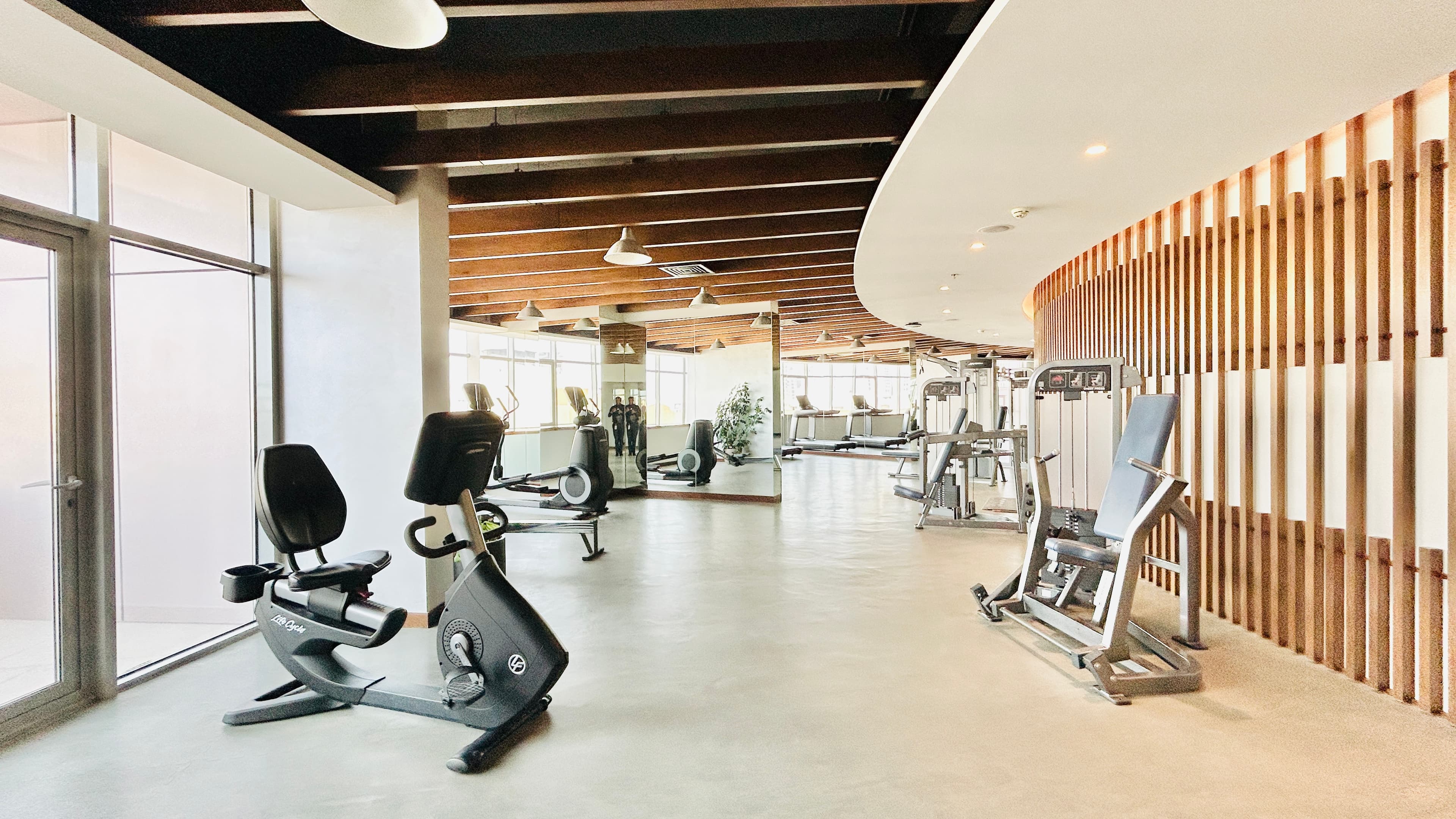 LUXURY | HIGH-END AMENITIES | SPACIOUS | CITY VIEW