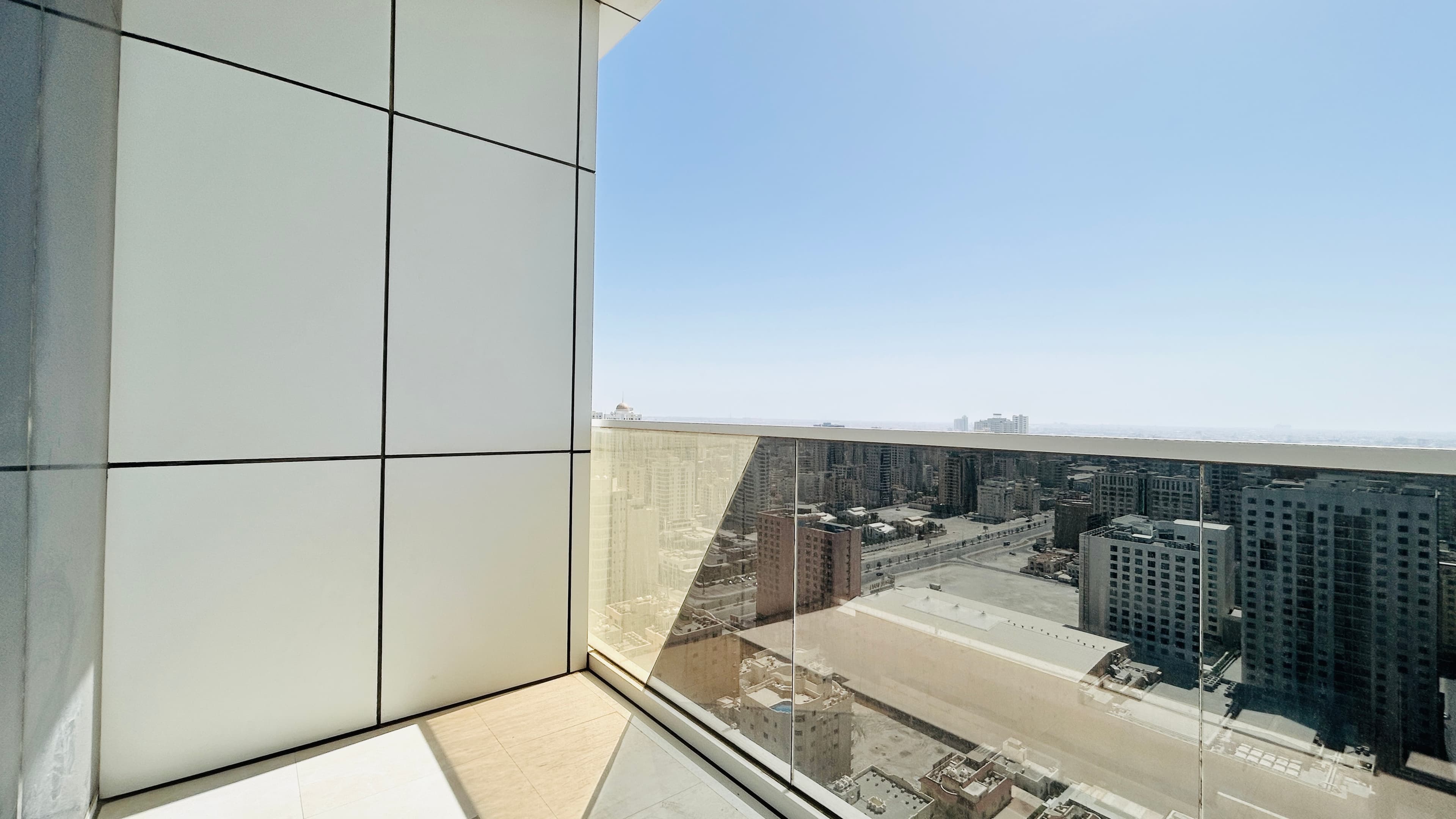 MODERN | CITY VIEW | BRIGHT LIGHT | AMENITIES