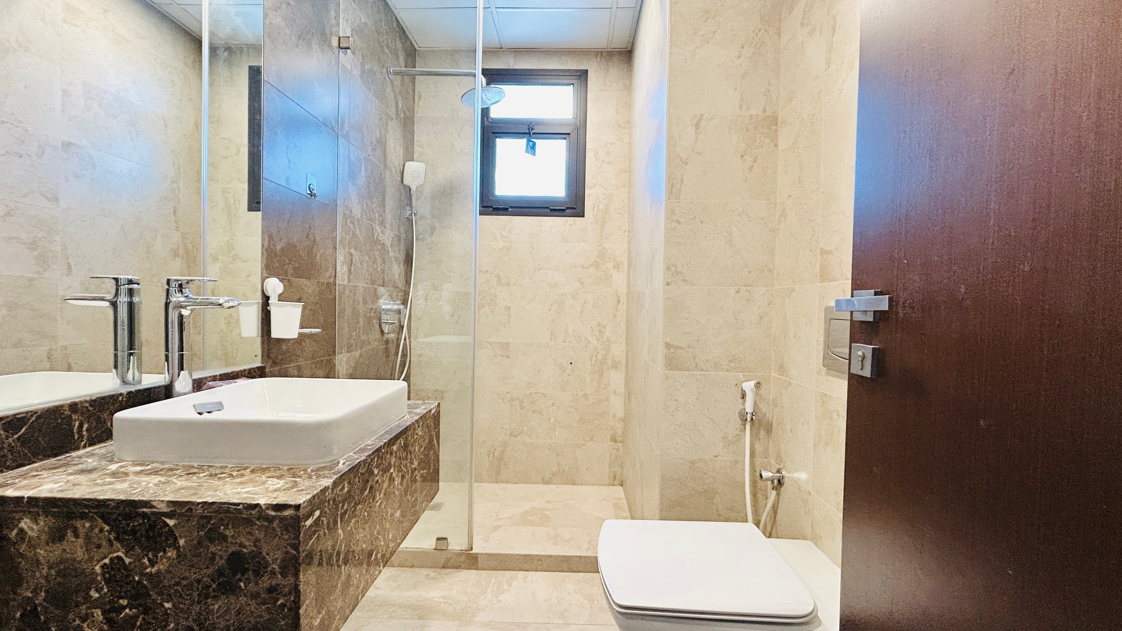 MODERN | CITY VIEW | BRIGHT LIGHT | AMENITIES